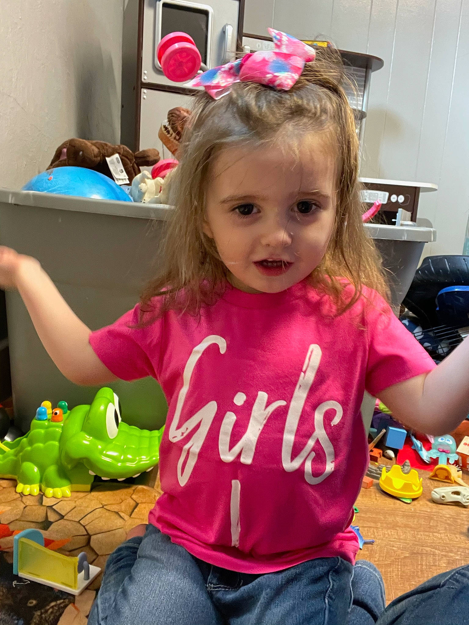 Leona is registered to the contest to win money with this photo: baby_toddler_clothing, beauty, blond, chair, child, event, finger, fun, hairstyle, happy, jeans, leisure, long_hair, organ, person, pink, sleeve, snapshot, t_shirt, thigh