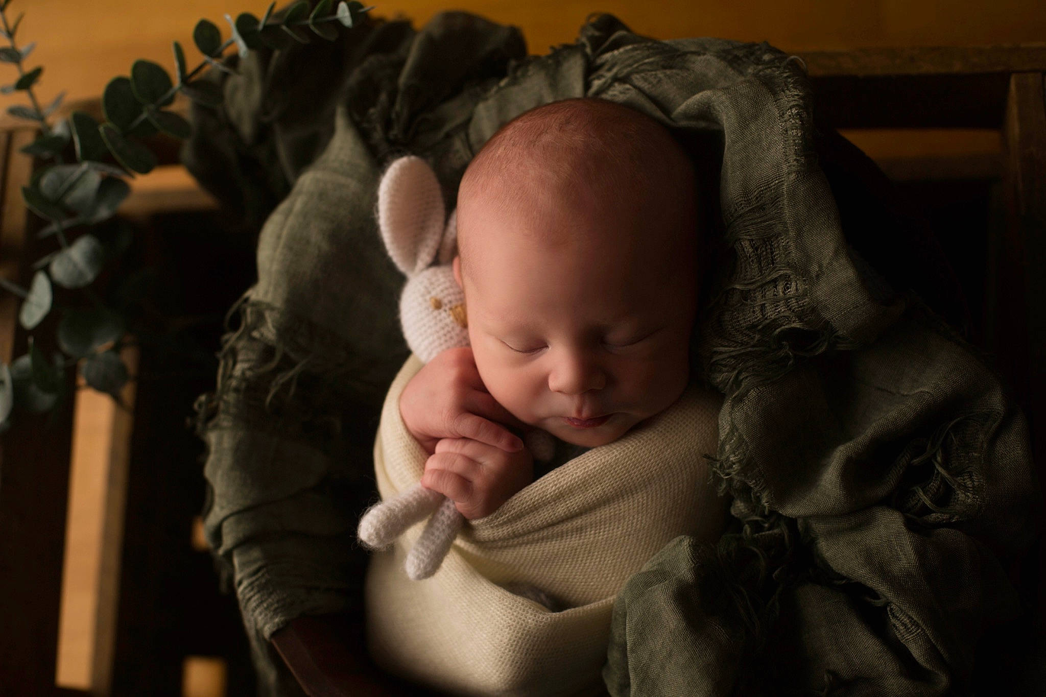 Nayte a rejoint le concours — aidez-le/la à gagner de superbes lots ! baby, baby_carriage, baby_products, baby_safety, baby_toddler_clothing, cheek, child, comfort, flash_photography, fur, happy, headgear, linens, monochrome, person, portrait_photography, room, sitting, toddler, wool