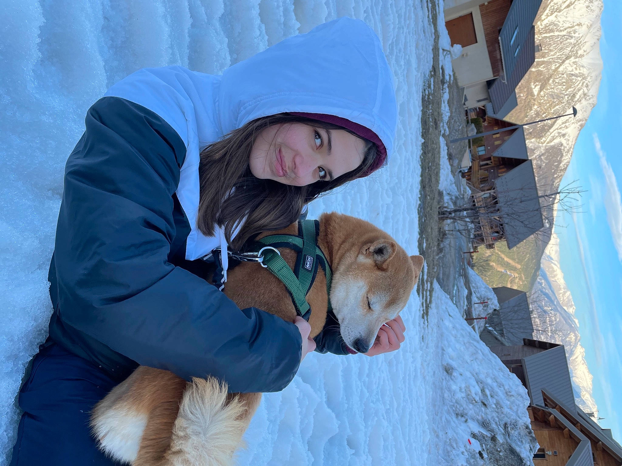 Angelina a rejoint le concours — aidez-le/la à gagner de superbes lots ! adventure, blue, electric_blue, freezing, fun, fur, geological_phenomenon, glacial_landform, glove, hat, hoodie, ice_cap, joy, person, playing_in_the_snow, recreation, sky, slope, snow, sporting_group