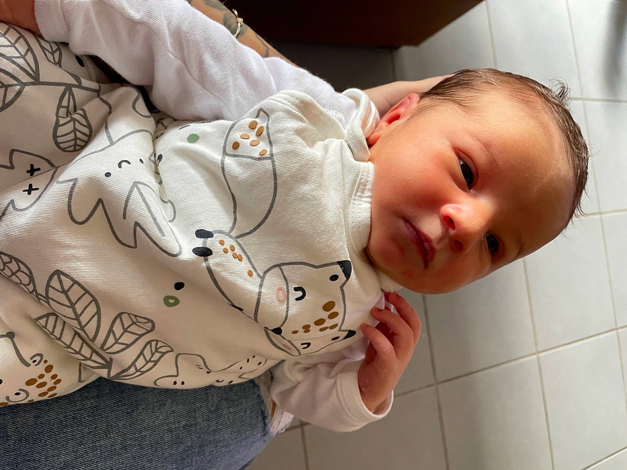 Aélya participe au concours pour gagner de l'argent avec cette photo : baby, baby_products, baby_toddler_clothing, cheek, child, comfort, eyebrow, eyelash, finger, flooring, happy, jewellery, linens, lip, nail, neck, pattern, person, sleeve, smile