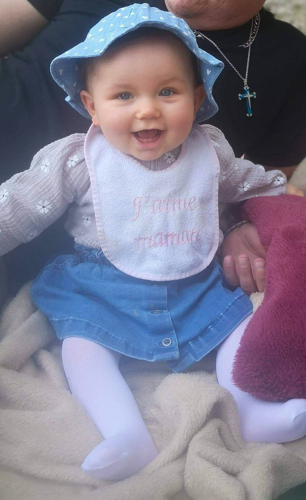 Keissy a rejoint le concours — aidez-le/la à gagner de superbes lots ! arm, baby_toddler_clothing, blue, cheek, chin, eye, face, hand, head, headwear, human_body, lip, neck, organ, person, photograph, product, purple, skin, smile