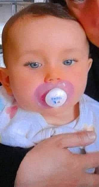 Keissy participe au concours pour gagner de l'argent avec cette photo : baby, baby_bottle, baby_grabbing_for_something, baby_products, baby_toddler_clothing, cheek, child, drinkware, ear, eyelash, finger, fun, happy, mouth, nail, nose, person, plastic_bottle, skin, thumb