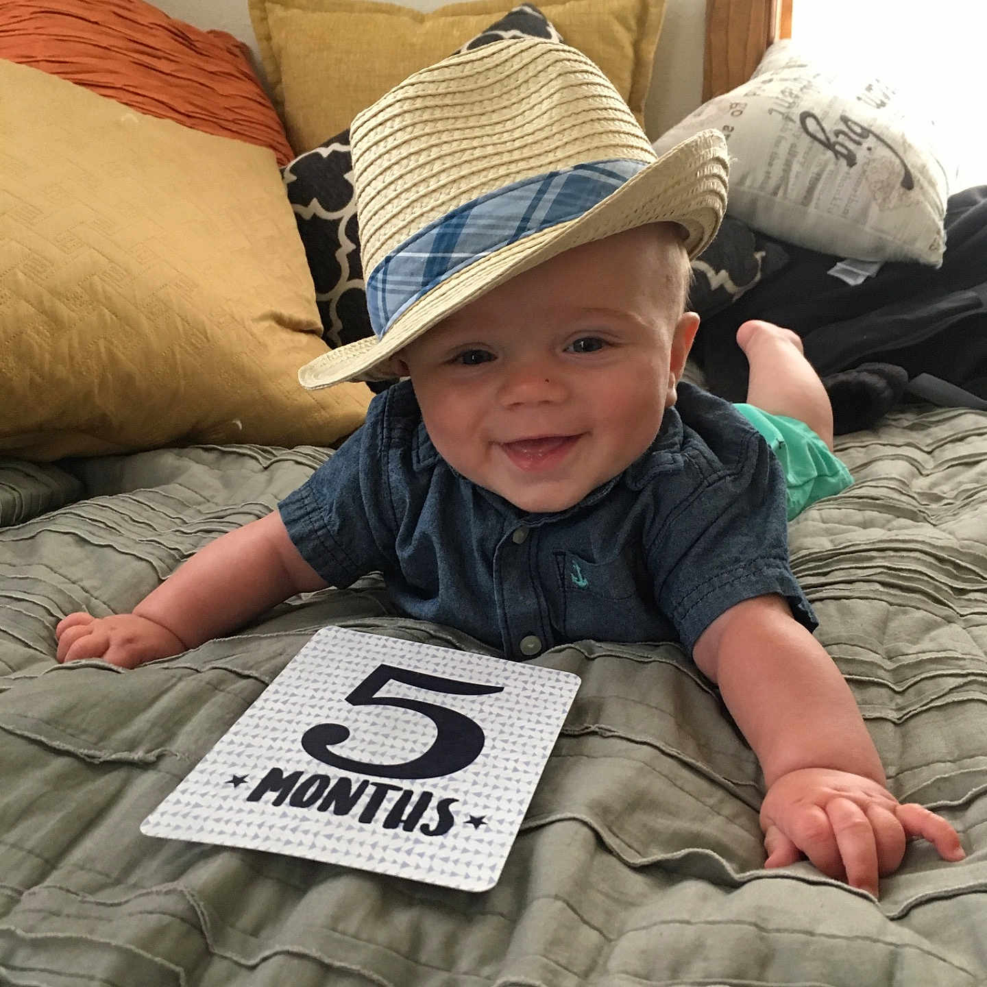 Oliver is registered to the contest to win money with this photo: child, girl, human_behavior, military, product