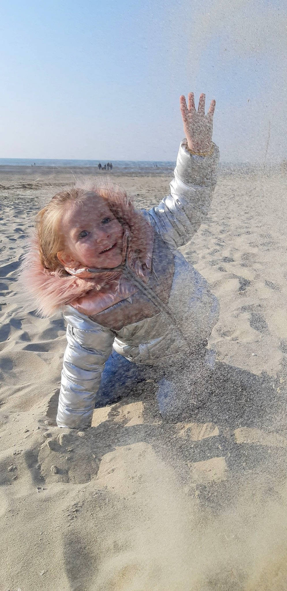 Katalyna participe au concours pour gagner de l'argent avec cette photo : beach, coast, fun, gesture, happy, horizon, landscape, ocean, people_in_nature, people_on_beach, person, play, rock, sand, sky, smile, soil, toddler, water, wave
