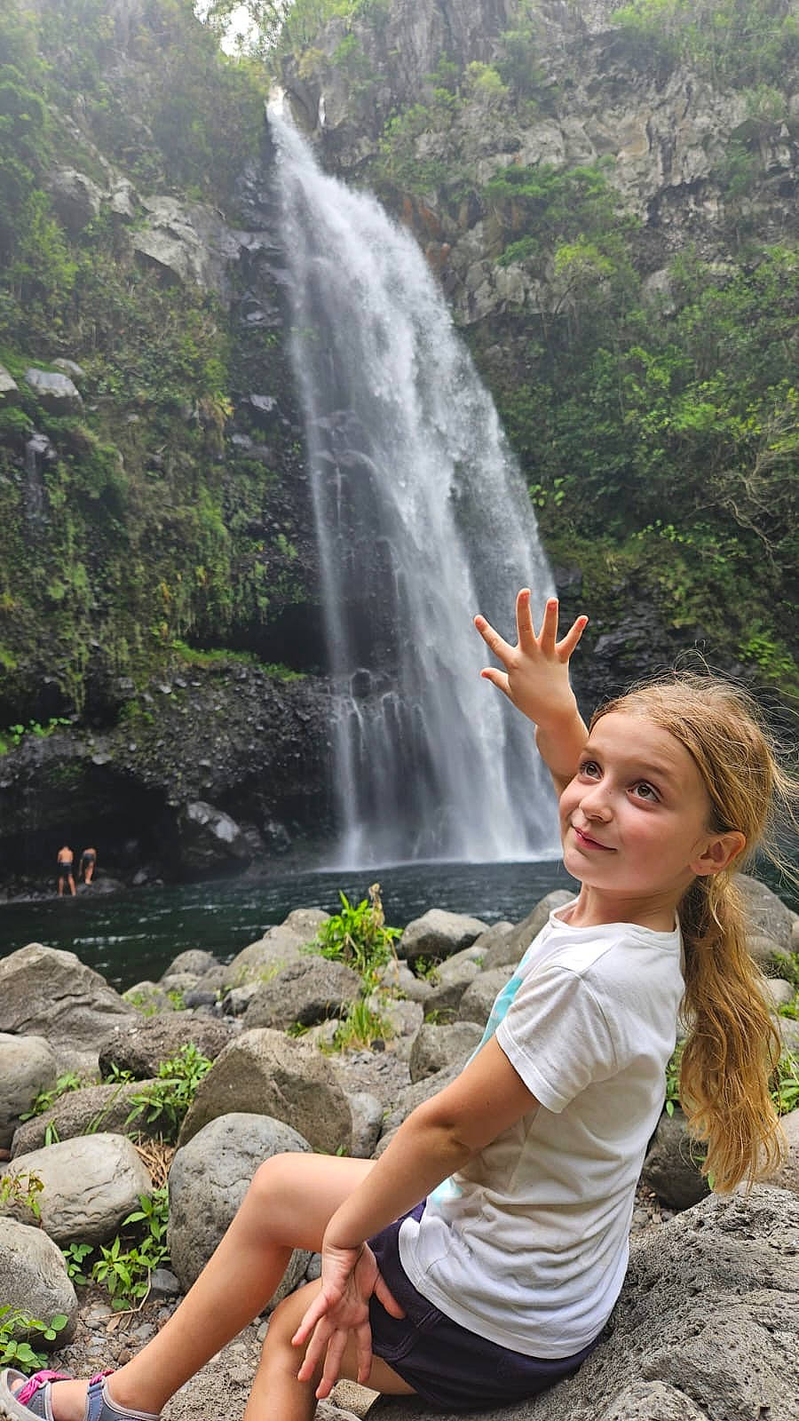 Giulia participe au concours pour gagner de l'argent avec cette photo : biome, body_of_water, botany, forest, fun, happy, joy, leaf, leisure, natural_environment, natural_landscape, nature, person, plant, spring, summer, travel, tree, vegetation, water