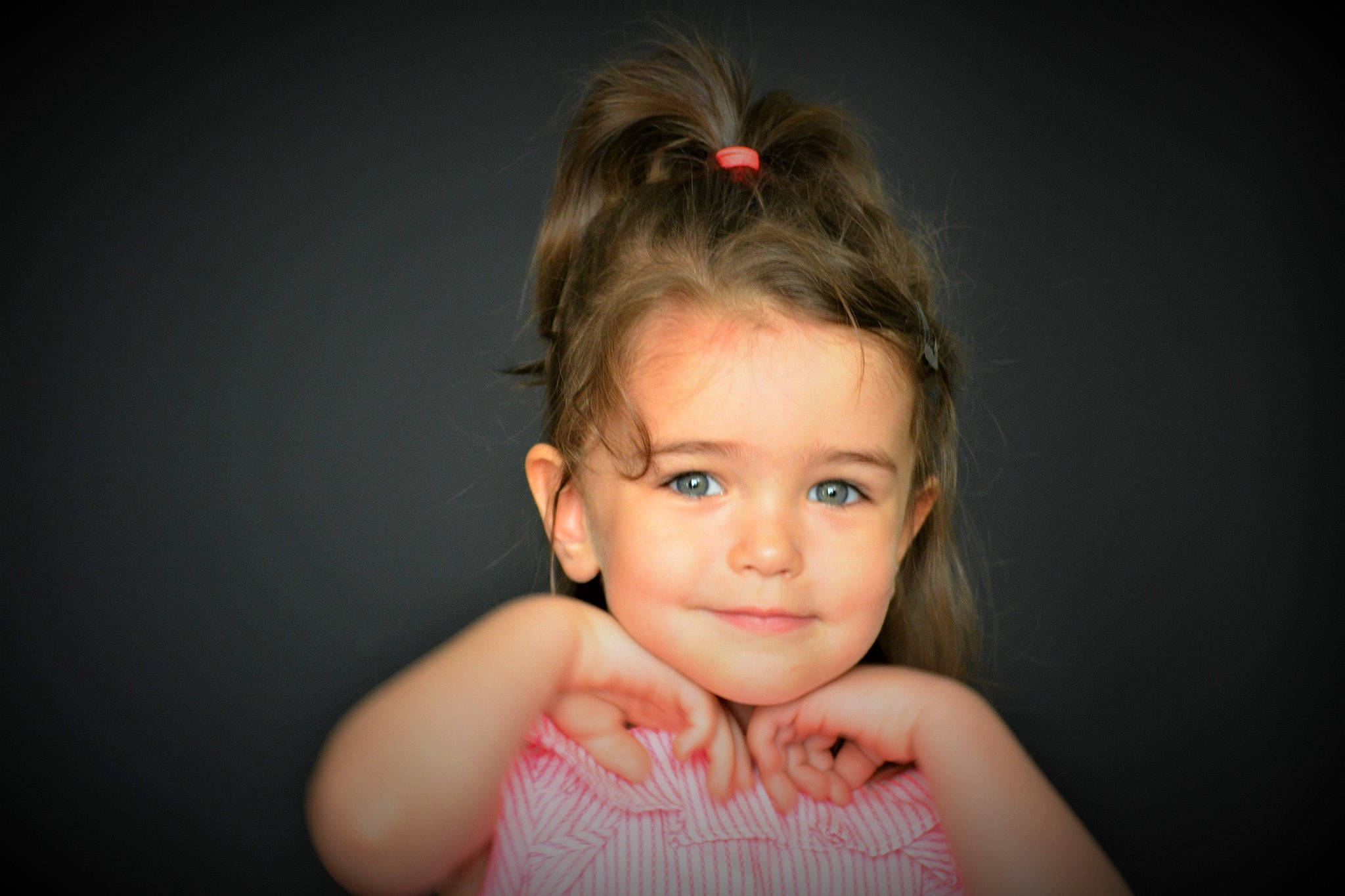 Jade a rejoint le concours — aidez-le/la à gagner de superbes lots ! arm, baby, baby_toddler_clothing, brown_hair, cheek, child, ear, eyebrow, eyelash, flash_photography, fun, gesture, hair, happy, iris, joy, lip, nose, person, skin