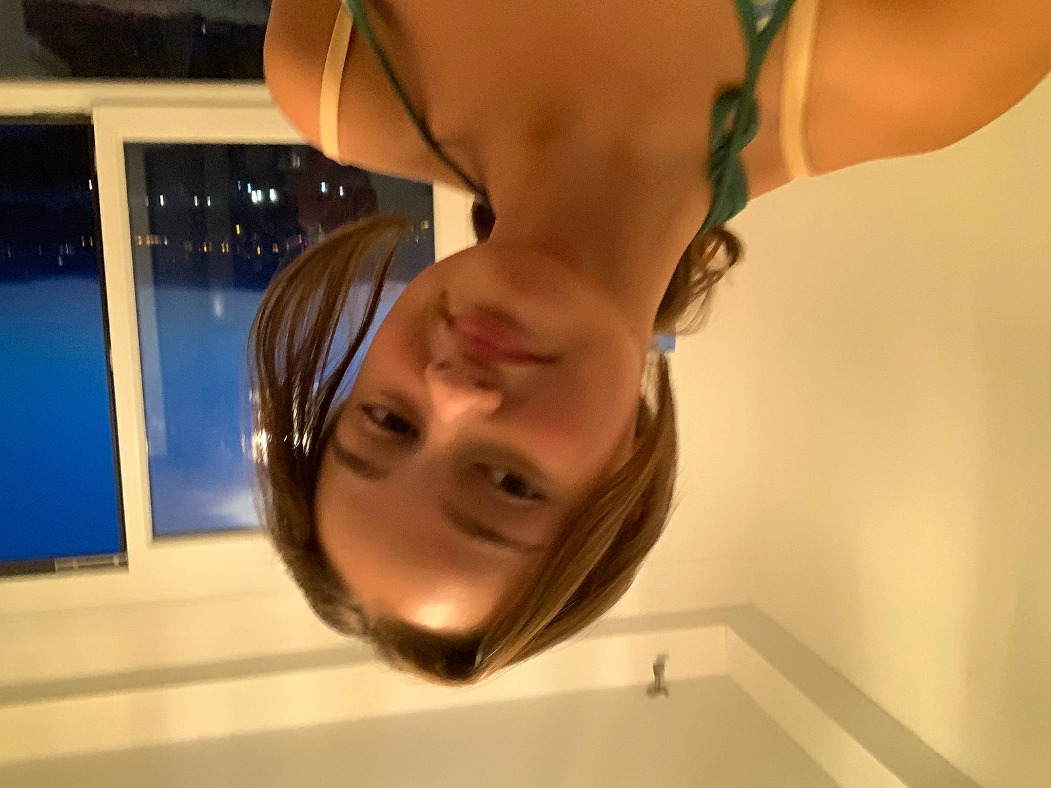 Mayana a rejoint le concours — aidez-le/la à gagner de superbes lots ! arm, cheek, ear, elbow, eyebrow, eyelash, eyewear, facial_expression, flash_photography, forehead, fun, gesture, happy, human_body, jaw, lip, mouth, nose, person, smile