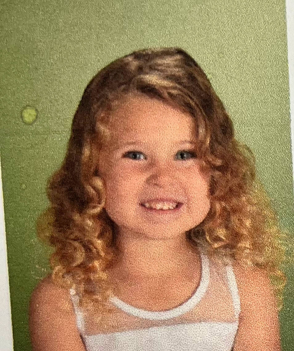 Lillian is registered to the contest to win money with this photo: blond, cheek, child, chin, eye, eyebrow, eyelash, forehead, fun, hair, happy, head, iris, jaw, joy, lip, long_hair, neck, nose, person