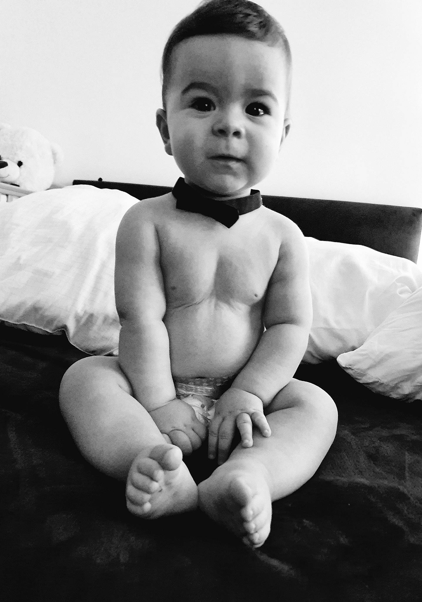 Luis Junior participe au concours pour gagner de l'argent avec cette photo : baby, elbow, eye, eyebrow, face, facial_expression, flash_photography, gesture, hair, hand, happy, head, human_body, joint, lip, mouth, muscle, neck, person, skin