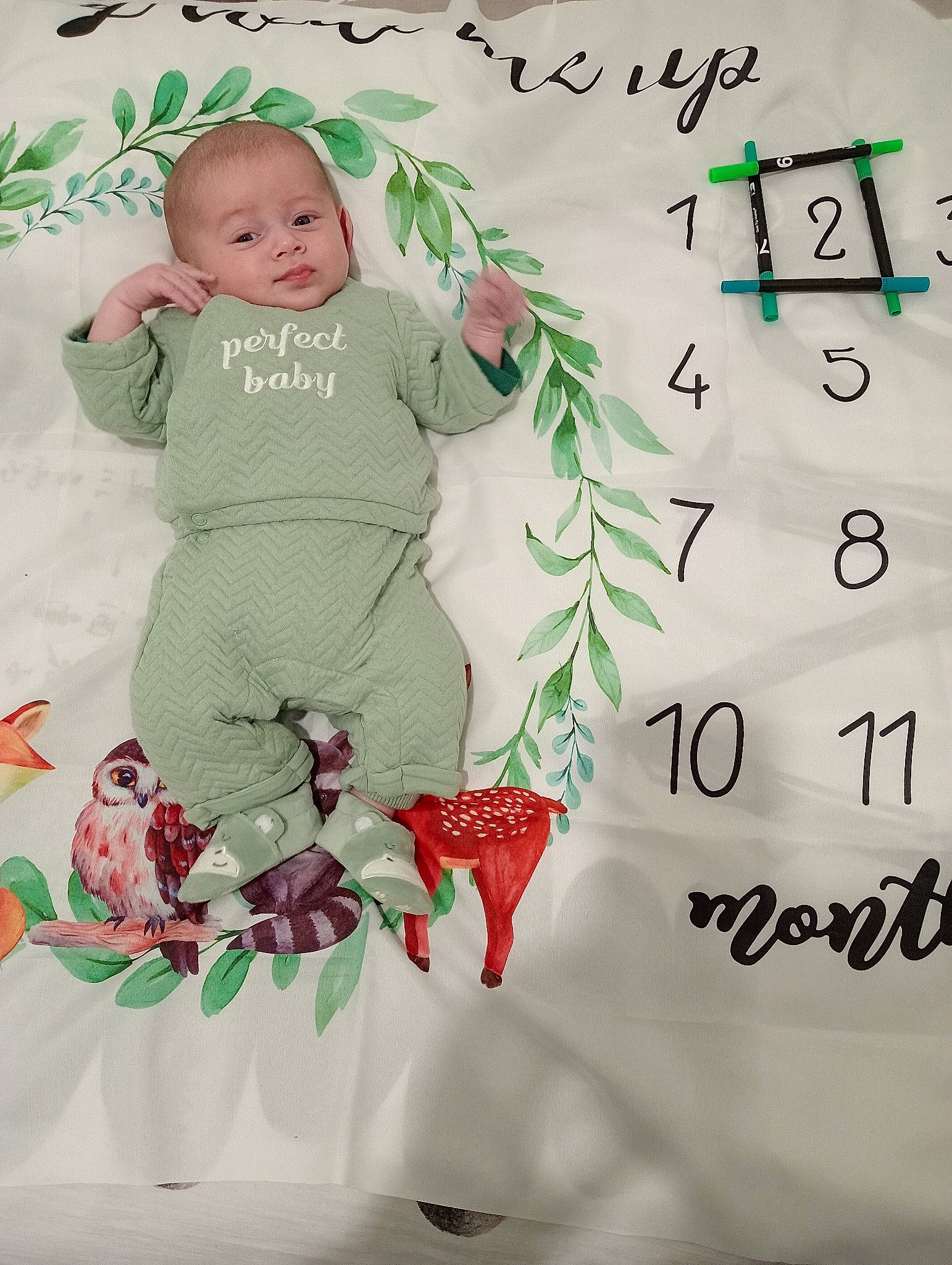 Ayden a rejoint le concours — aidez-le/la à gagner de superbes lots ! baby, baby_toddler_clothing, carmine, child, christmas_eve, event, fictional_character, font, handwriting, happy, holiday, linens, pattern, peach, person, product, room, sleeve, toddler