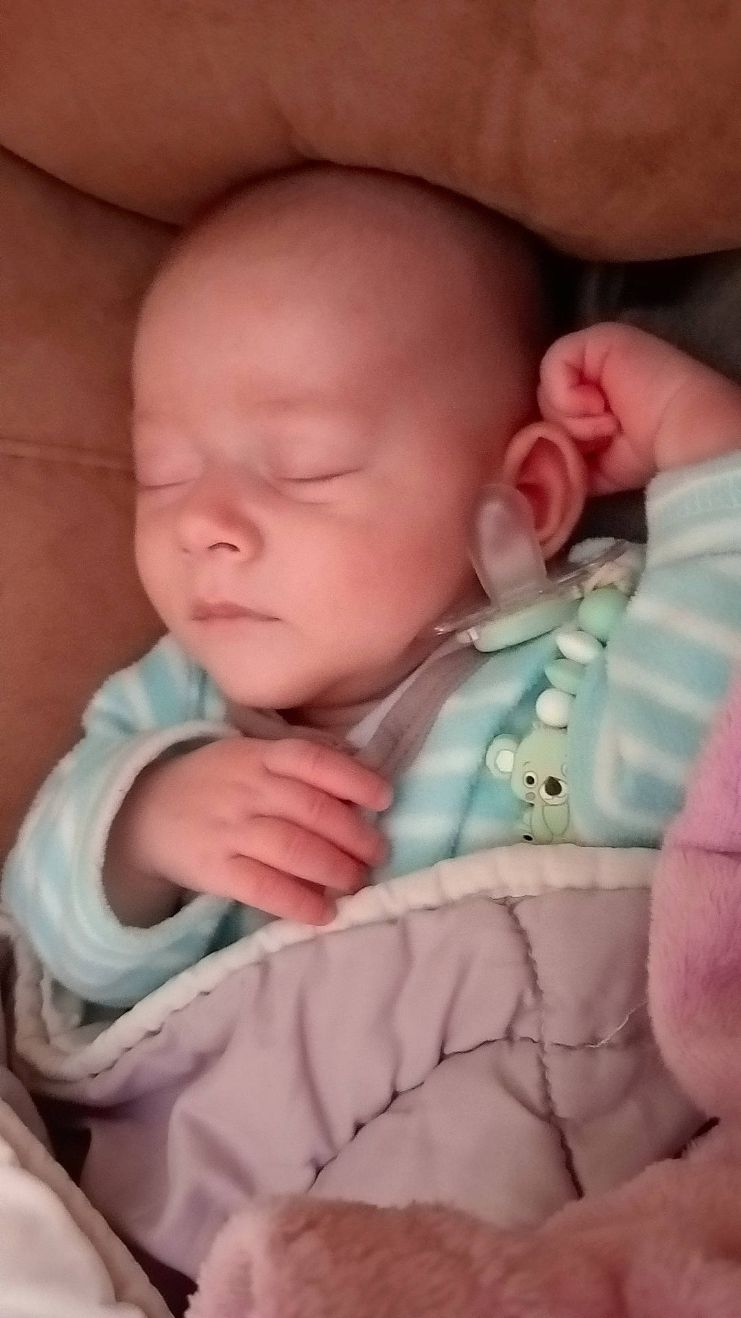 Ayden participe au concours pour gagner de l'argent avec cette photo : baby, baby_sleeping, baby_toddler_clothing, cheek, child, chin, comfort, ear, finger, gesture, linens, lip, mouth, nose, person, pink, skin, sleeve, textile, thumb