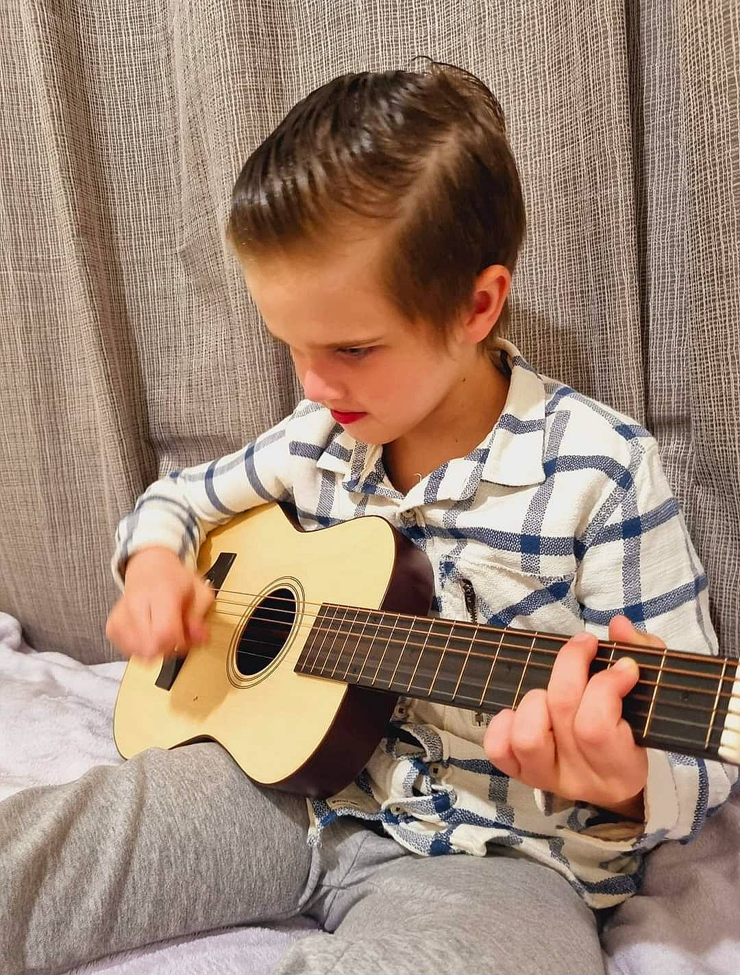 Liam is registered to the contest to win money with this photo: acoustic_guitar, arm, electric_guitar, electronic_instrument, electronic_musical_instrument, finger, guitar, guitar_accessory, guitarist, hand, music, music_artist, musical_instrument, musical_instrument_accessory, musician, person, plucked_string_instruments, string_instrument, string_instrument_accessory, wood