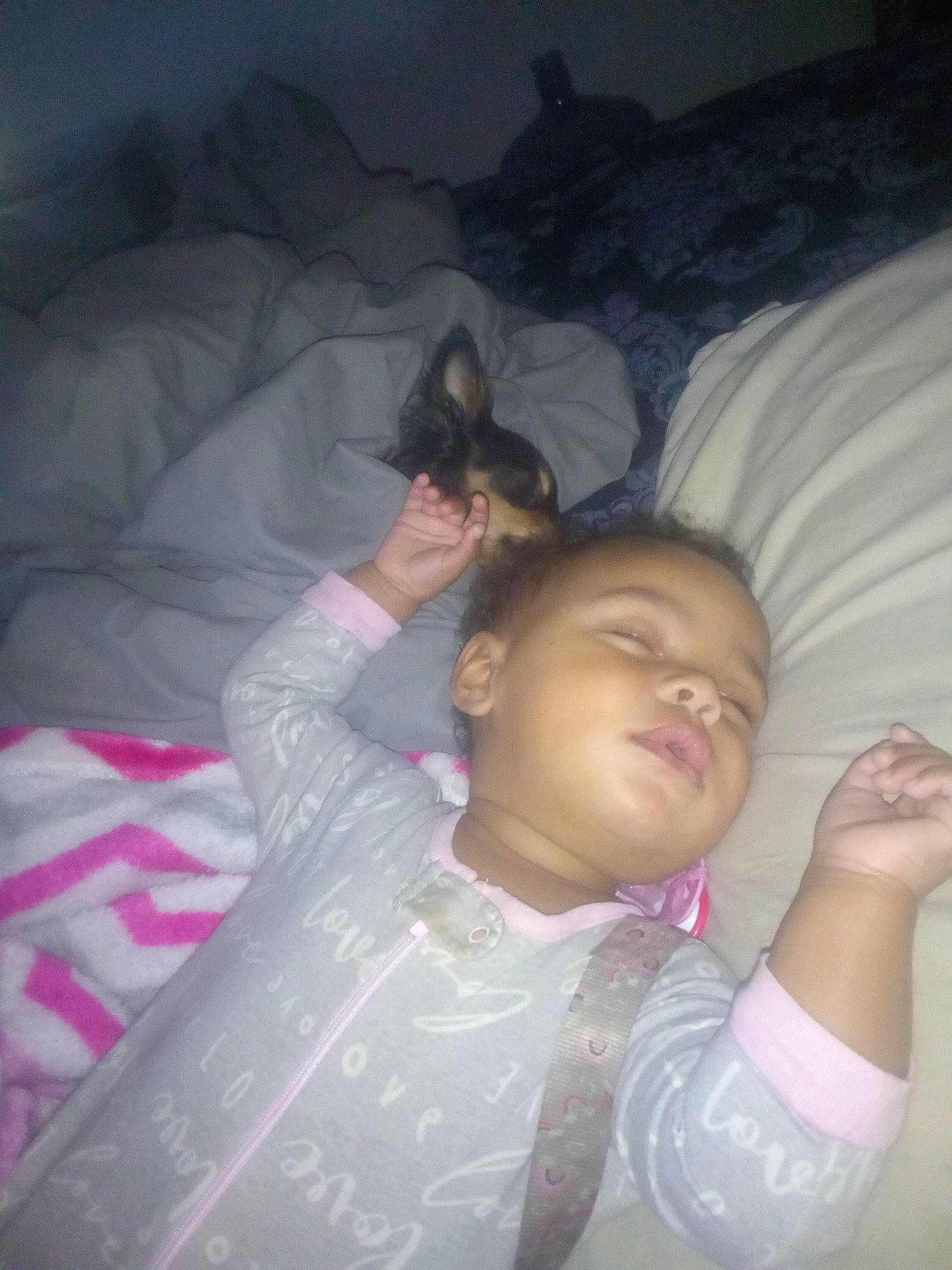 Raelynn is registered to the contest to win money with this photo: black_hair, comfort, ear, elbow, eyebrow, finger, fun, gesture, hand, happy, head, iris, jaw, lip, mouth, nose, person, skin, textile, thumb