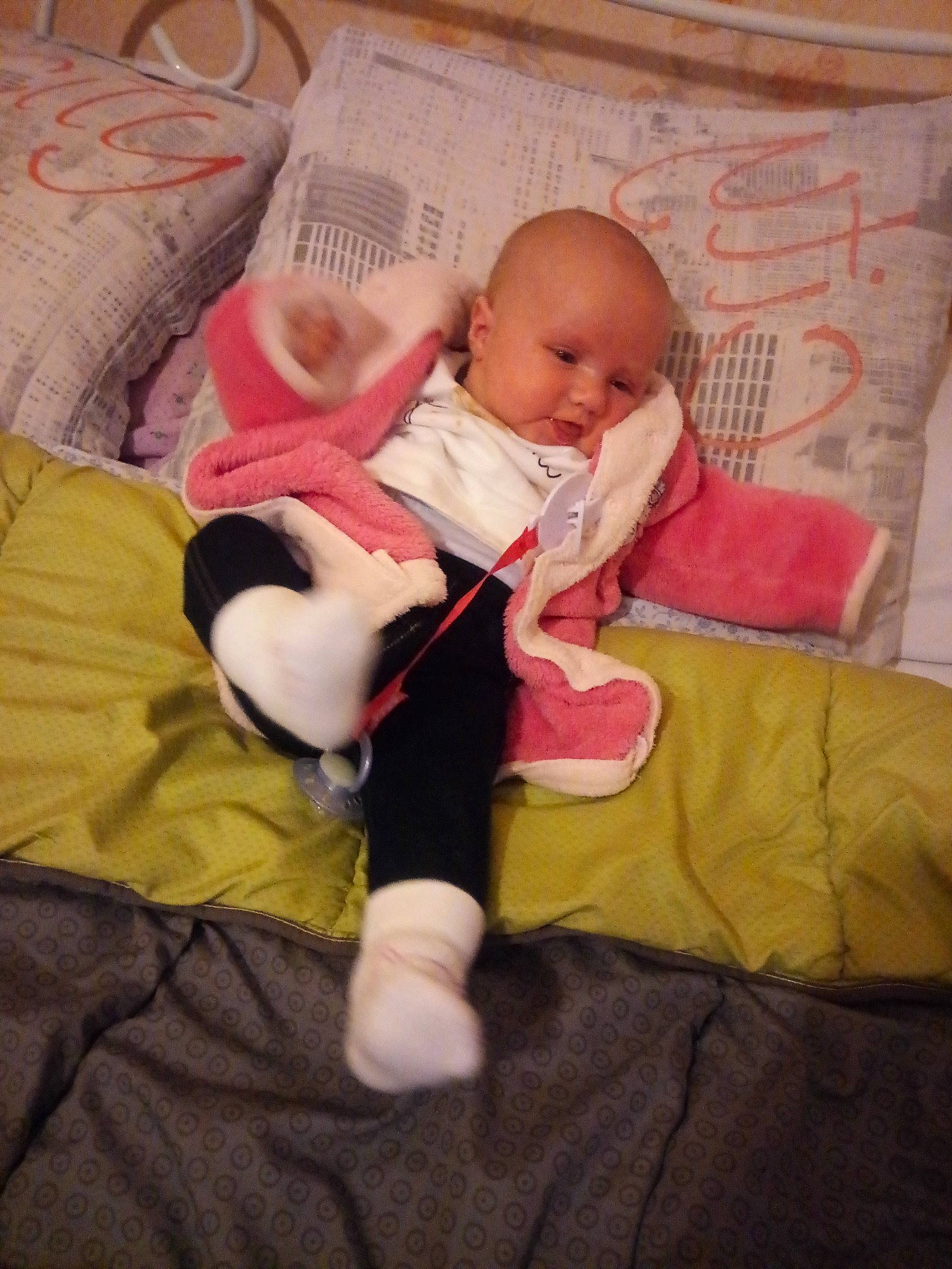 Louna participe au concours pour gagner de l'argent avec cette photo : baby, baby_products, child, comfort, person, pink, product, skin, sleep, toddler