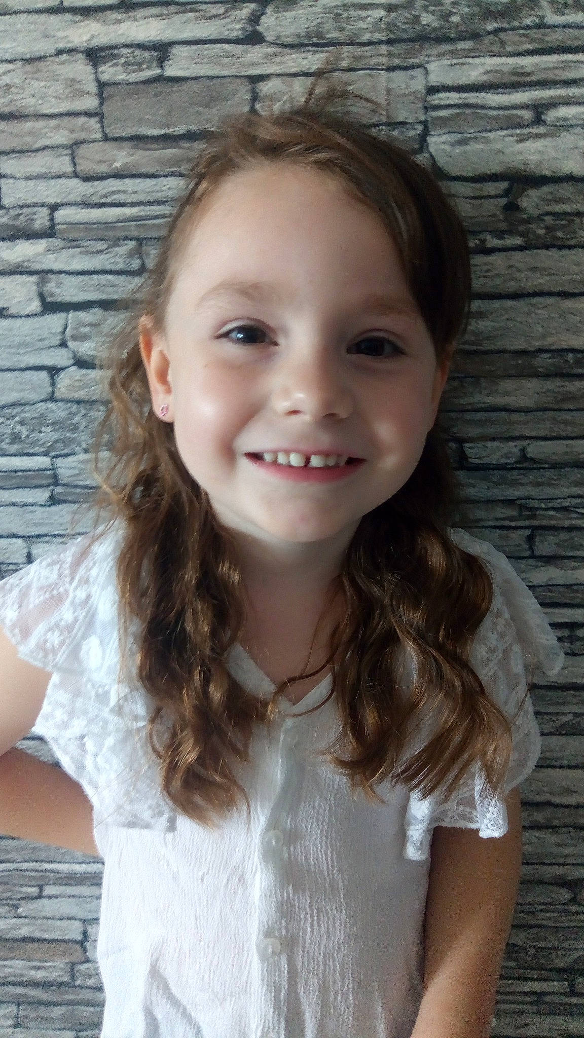 Kenzie a rejoint le concours — aidez-le/la à gagner de superbes lots ! cheek, chin, dress, eye, eyelash, face, facial_expression, flash_photography, hair, hairstyle, happy, head, iris, jaw, joy, lip, long_hair, neck, person, smile