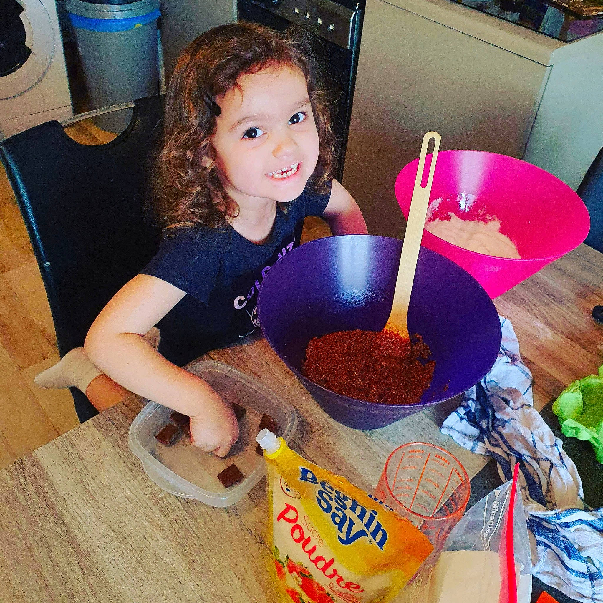 Alia participe au concours pour gagner de l'argent avec cette photo : breakfast, child, comfort_food, cuisine, dish, food, joy, meal, person, toddler