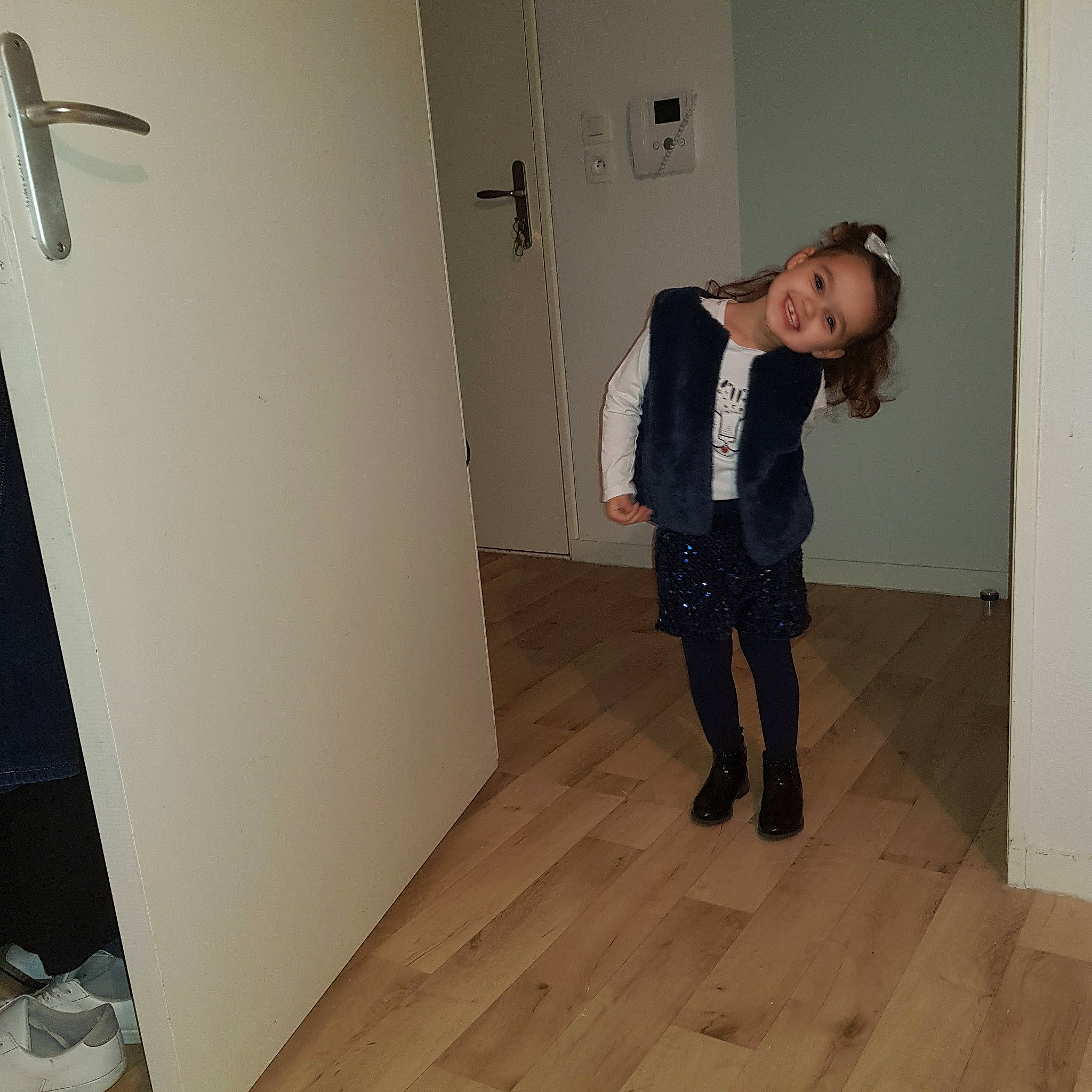 Alia participe au concours pour gagner de l'argent avec cette photo : door, floor, flooring, footwear, hardwood, house, joy, knee, laminate_flooring, leg, outerwear, person, riding_boot, room, shoe, shoulder, standing, thigh, wood, wood_flooring