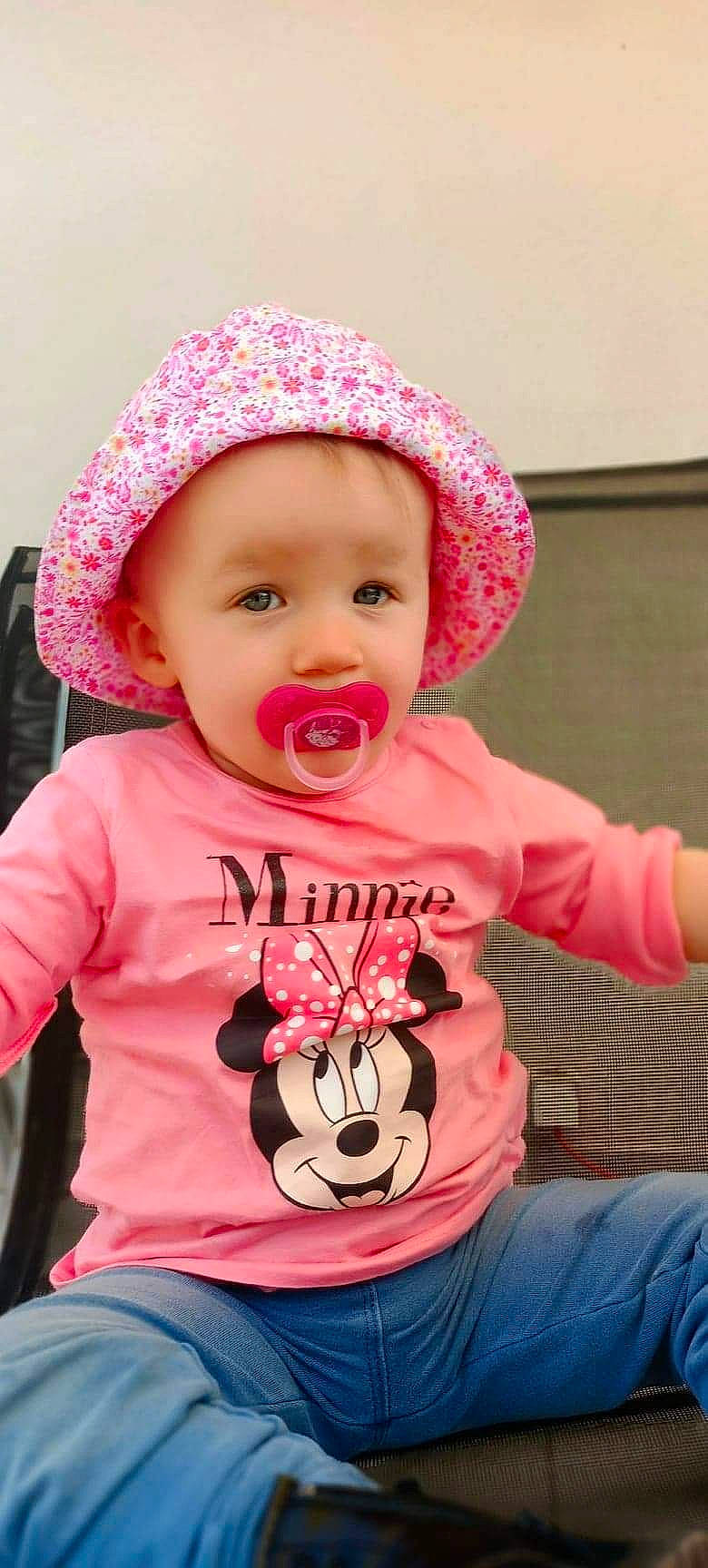 Kathaleya participe au concours pour gagner de l'argent avec cette photo : baby, baby_toddler_clothing, cap, cheek, child, clothing, cool, face, facial_expression, happy, head, headwear, lip, magenta, person, pink, product, red, skin, sleeve