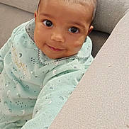 Elyot participe au concours pour gagner de l'argent avec cette photo : baby, child, face, smile, pajamas, indoor, cushion, sofa, closeup, cute, young, infant, portrait, cozy, soft, happy, eyes, expression, head, skin