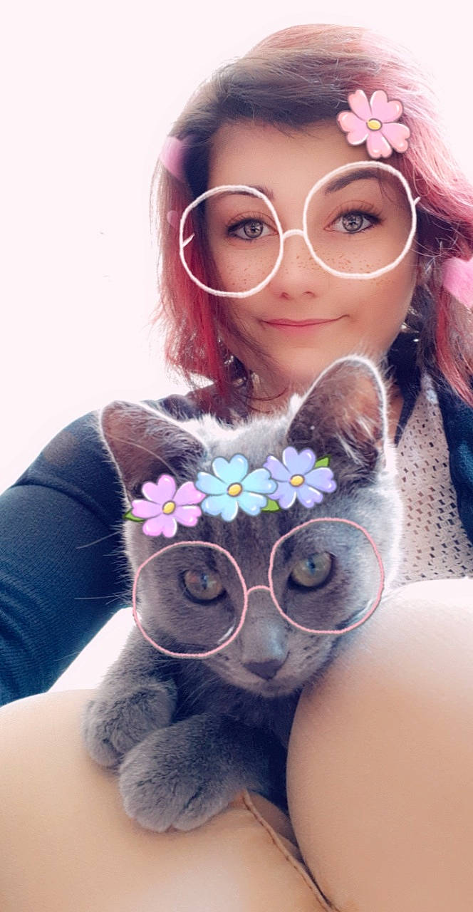 Chatouille participe au concours pour gagner de l'argent avec cette photo : cool, ear, eyewear, flower, fur, glasses, nose, photography, plant, selfie, smile, stuffed_toy, sunglasses, vision_care, whiskers