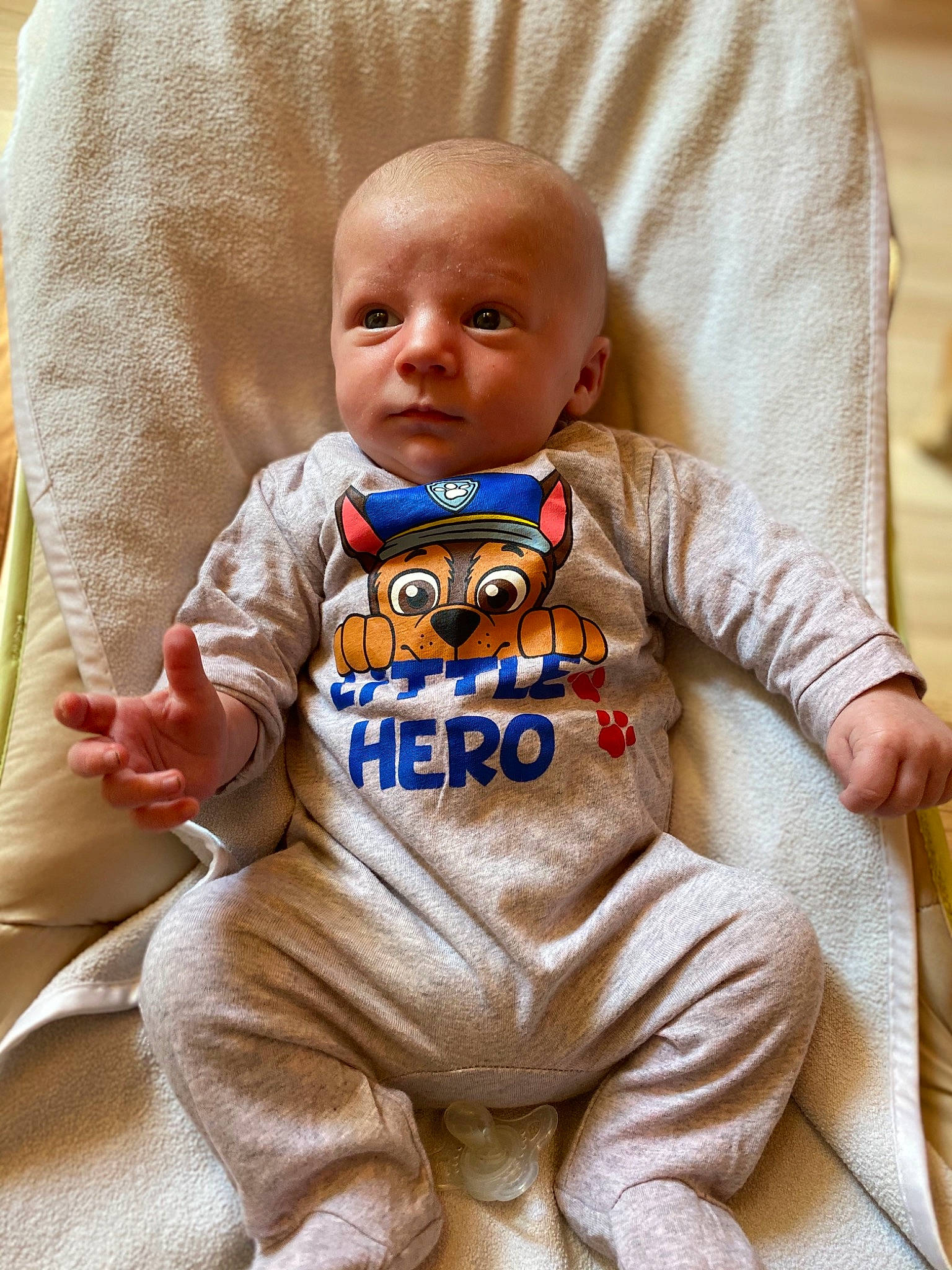 Timeo a rejoint le concours — aidez-le/la à gagner de superbes lots ! baby, baby_toddler_clothing, cheek, child, outerwear, person, sitting, toddler