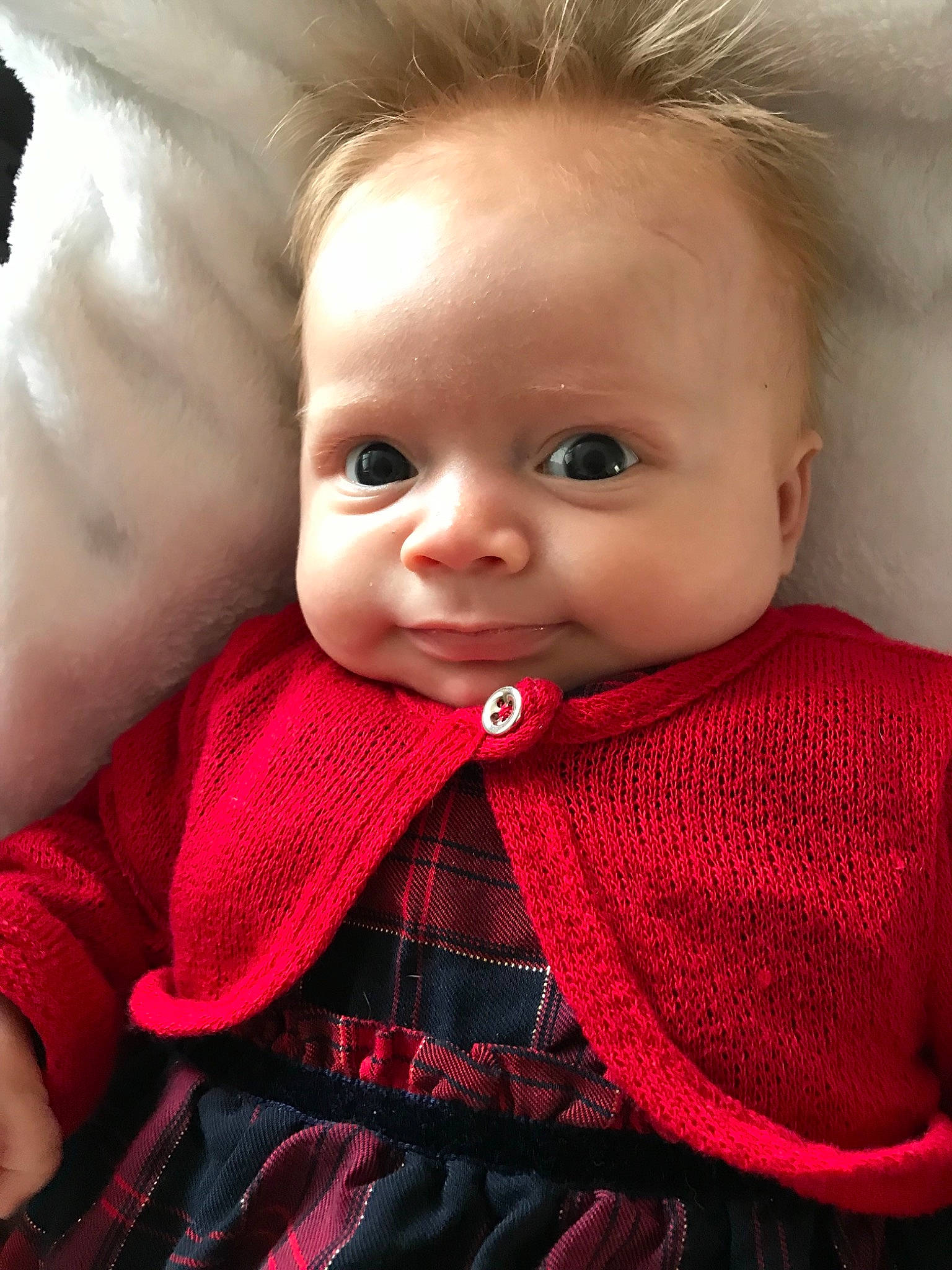 Mia participe au concours pour gagner de l'argent avec cette photo : cheek, child, eye, face, girl, head, human, human_hair_color, infant, iris, lip, mouth, nose, person, pink, skin, smile, toddler