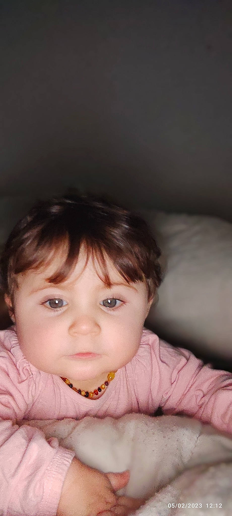 Shayna a rejoint le concours — aidez-le/la à gagner de superbes lots ! baby, baby_toddler_clothing, black_hair, cheek, chin, comfort, eyebrow, eyelash, flash_photography, fun, gesture, hair, happy, iris, lip, nose, person, sitting, skin, sleeve