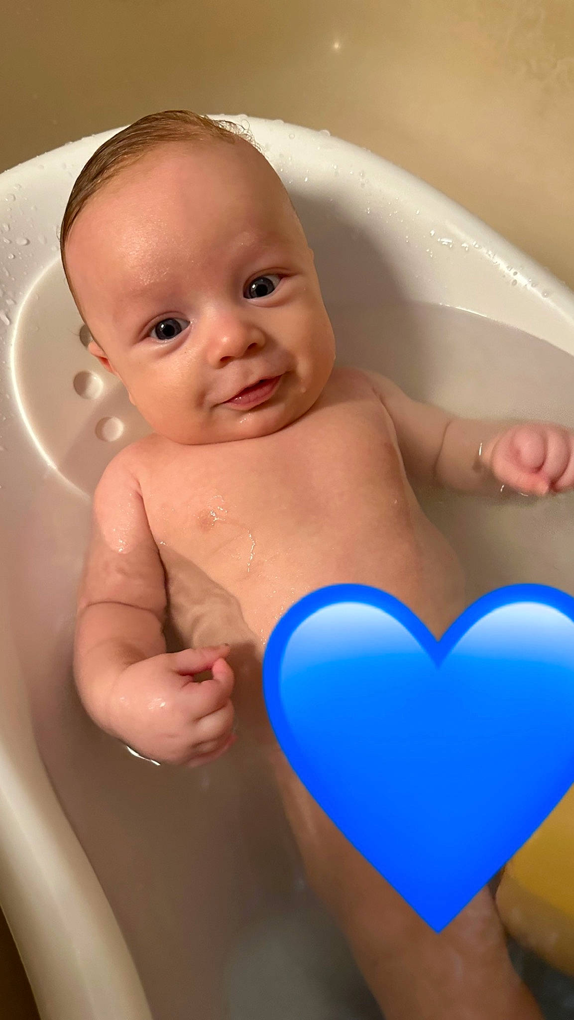 Kingston joined the competition — help win amazing prizes! baby_bathing, bathroom, bathtub, cheek, chin, eye, face, finger, fluid, hand, joint, mouth, muscle, neck, nose, organ, person, product, skin, stomach