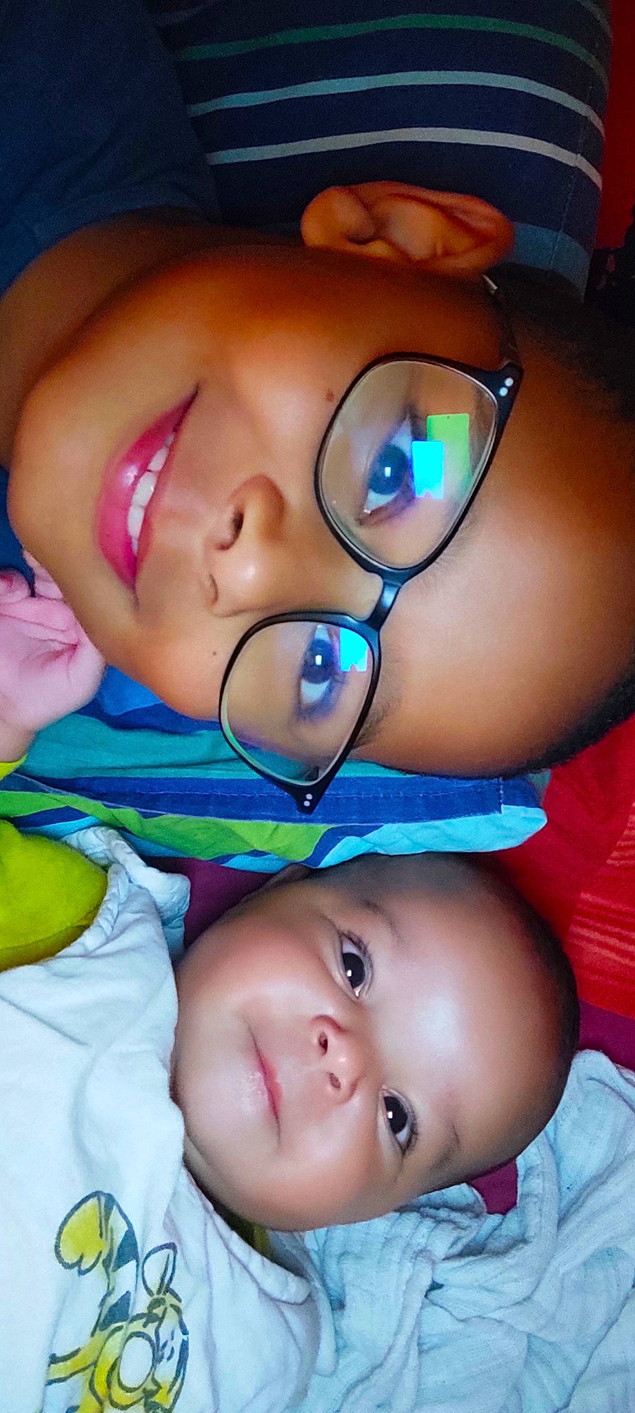 Khadijâ participe au concours pour gagner de l'argent avec cette photo : baby, cheek, child, close_up, eye, eyebrow, eyewear, face, forehead, fun, glasses, head, joy, lip, mouth, nose, person, selfie, skin, smile