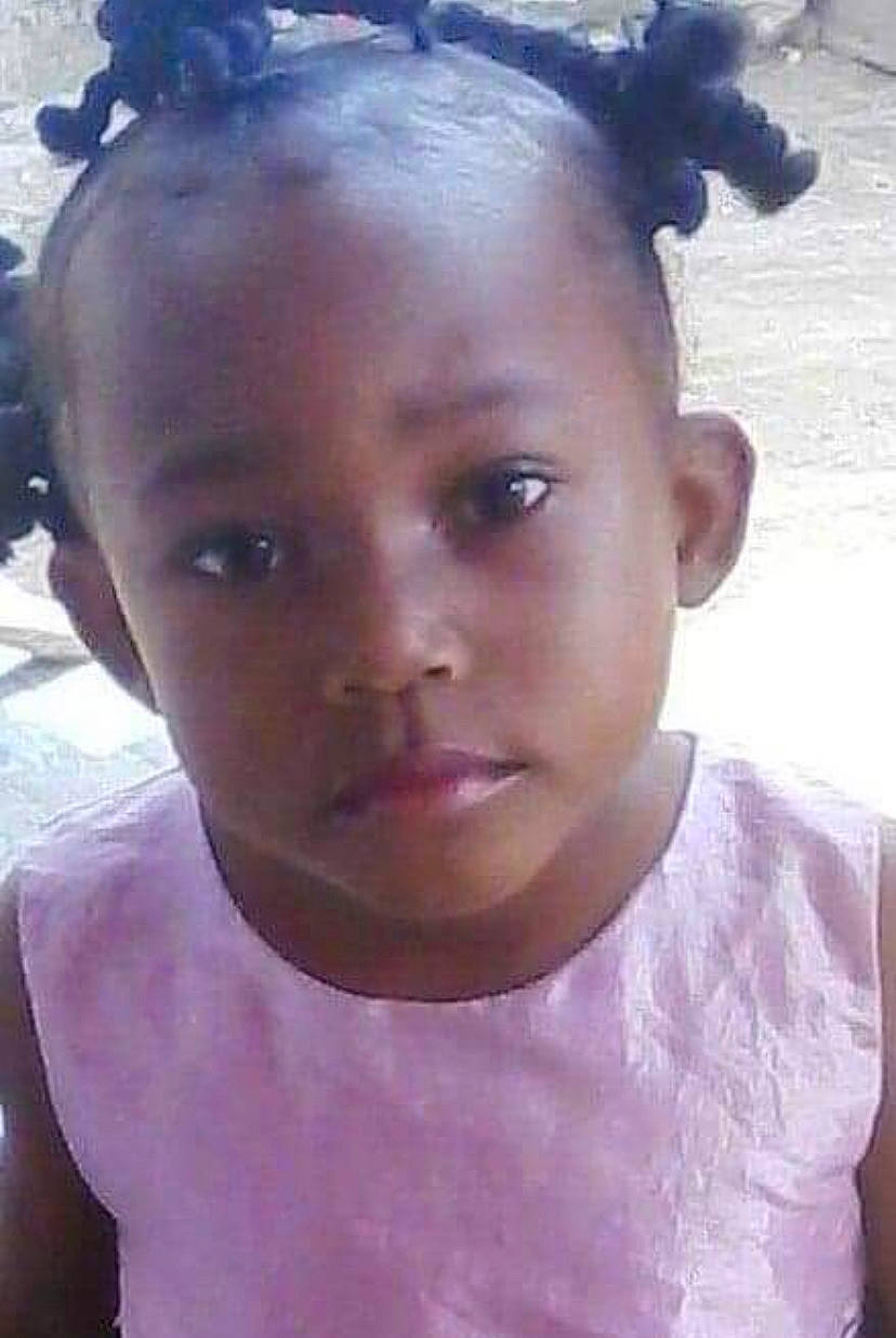 Shekinah a rejoint le concours — aidez-le/la à gagner de superbes lots ! black_hair, cheek, child, chin, cool, ear, eye, eyebrow, eyelash, forehead, fun, happy, iris, jaw, lip, neck, no_expression, nose, person, skin