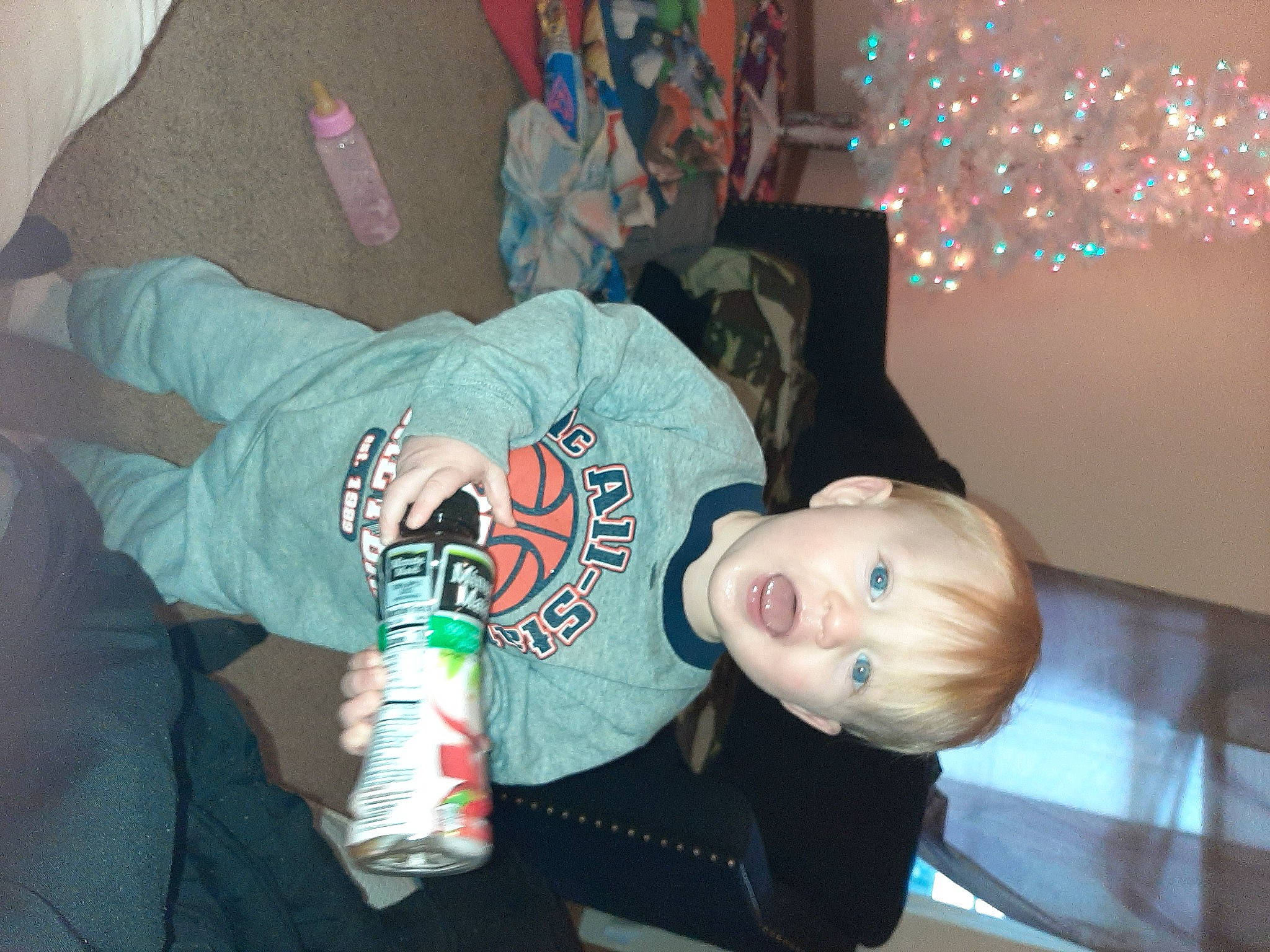 Bjorn is registered to the contest to win money with this photo: arm, child, cool, person, room, surprise, toddler