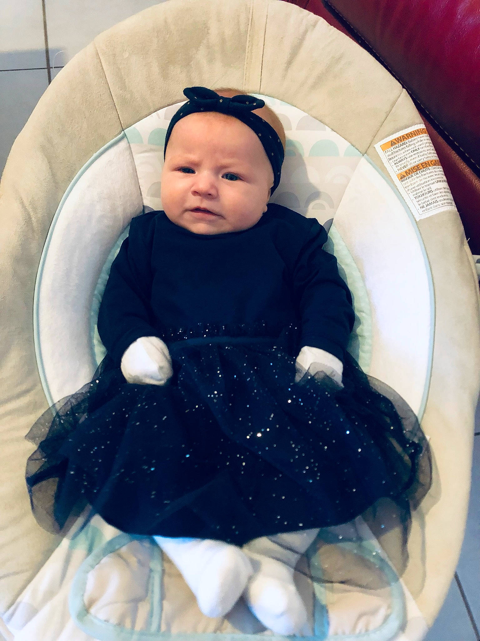 Ambre a rejoint le concours — aidez-le/la à gagner de superbes lots ! baby, baby_products, baby_toddler_clothing, bib, chair, child, comfort, dress, face, fun, headgear, headwear, outerwear, pattern, person, product, purple, sitting, sleeve, sugar_cake