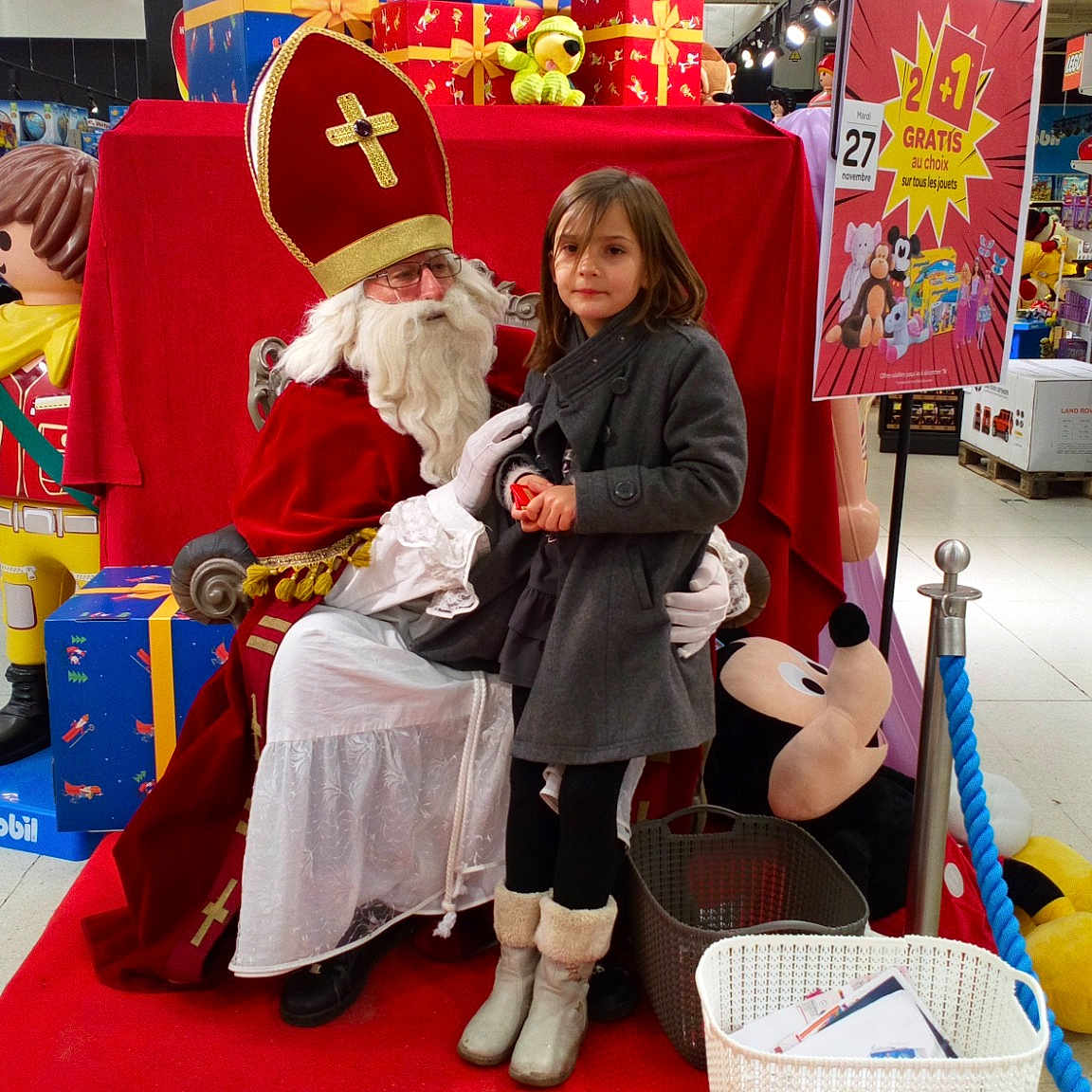 Noémy a rejoint le concours — aidez-le/la à gagner de superbes lots ! costume, fun, person, product, toy