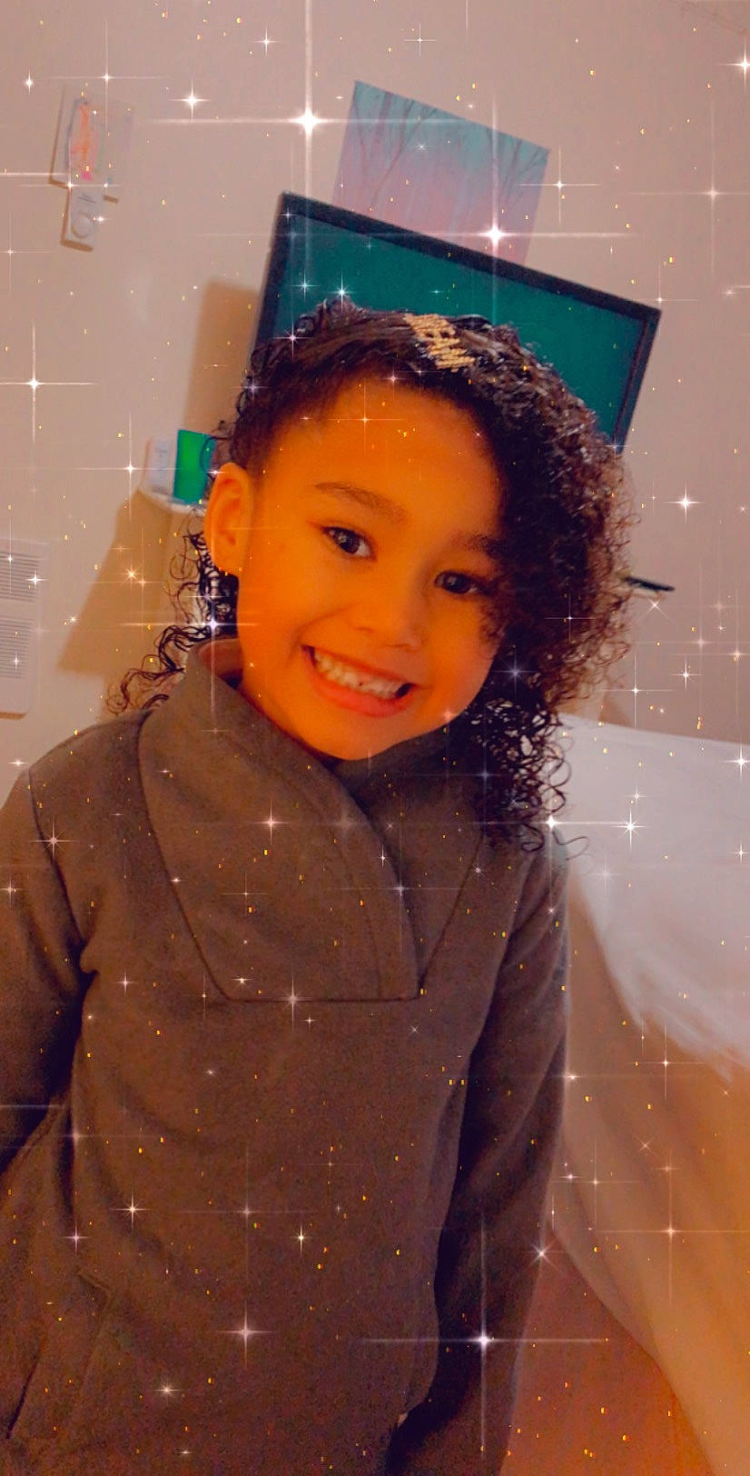 Unique is registered to the contest to win money with this photo: cheek, child, face, forehead, fun, hair, head, joy, person, smile