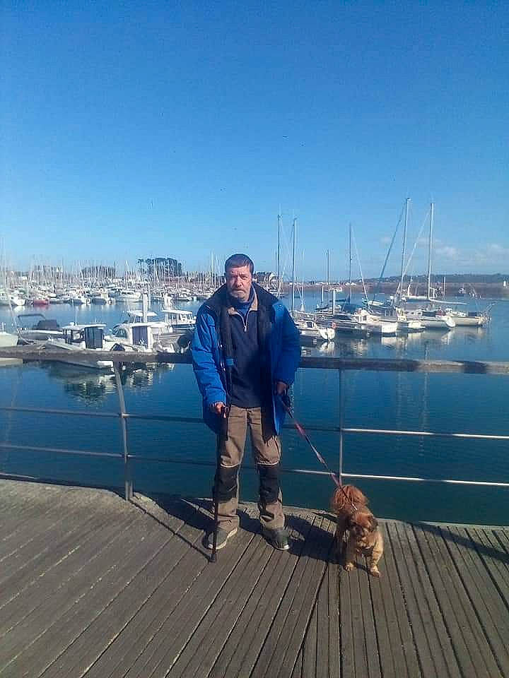 Harmony a rejoint le concours — aidez-le/la à gagner de superbes lots ! azure, boardwalk, boat, boats_and_boating_equipment_and_supplies, city, cloud, deck, dock, horizon, lake, leisure, nonbuilding_structure, ocean, ship, sky, smile, travel, water, watercraft, wood