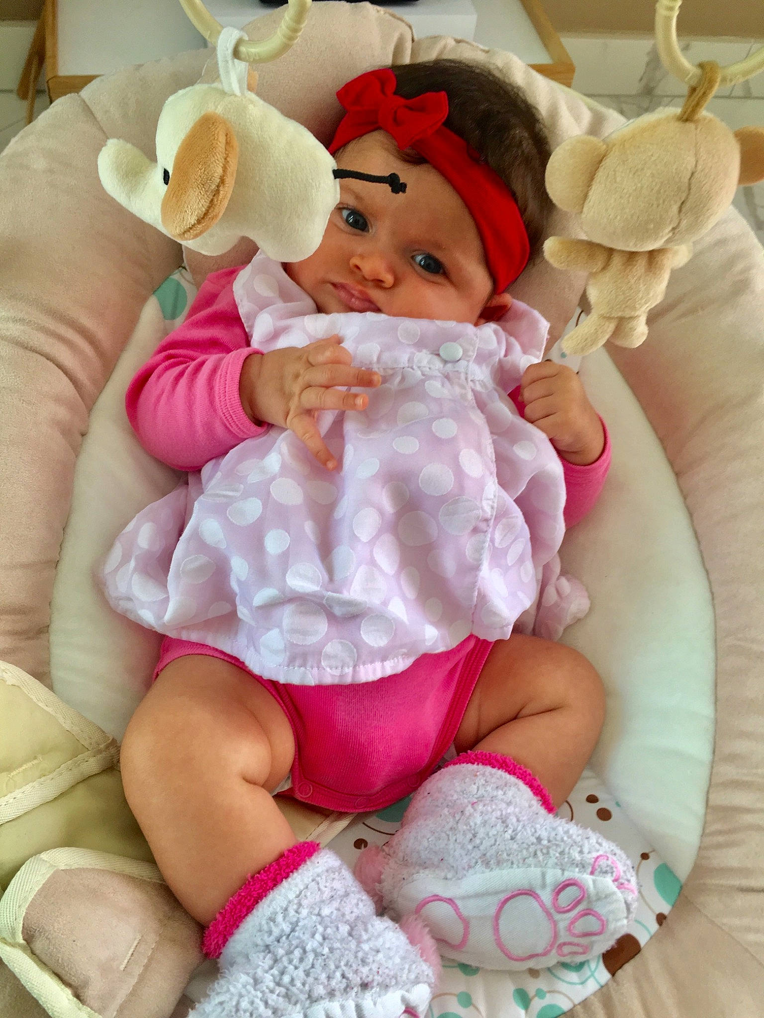 Arya participe au concours pour gagner de l'argent avec cette photo : baby, baby_products, birth, cheek, child, comfort, doll, headwear, person, pink, play, plush, product, room, stuffed_toy, textile, toddler, toy