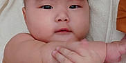 Ib Vang participe au concours pour gagner de l'argent avec cette photo : baby, infant, skin, face, arm, hand, towel, blanket, naked, closeup, cute, chubby, lying_down, indoors, soft, expression, person, newborn, child, portrait