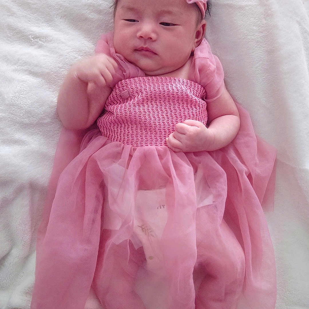 Ib Vang participe au concours pour gagner de l'argent avec cette photo : adorable, baby, barefoot, blanket, child, cute, fabric, headband, indoors, infant, lying_down, newborn, peaceful, pink_dress, plush, portrait, resting, sleepy, small_hands, soft_texture