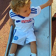 Nathan participe au concours pour gagner de l'argent avec cette photo :