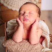 Eden participe au concours pour gagner de l'argent avec cette photo : newborn, baby, infant, sleeping, hands, face, blanket, knitted, cozy, cute, resting, wood, soft, portrait, closeup, child, peaceful, indoors, skin, relaxed