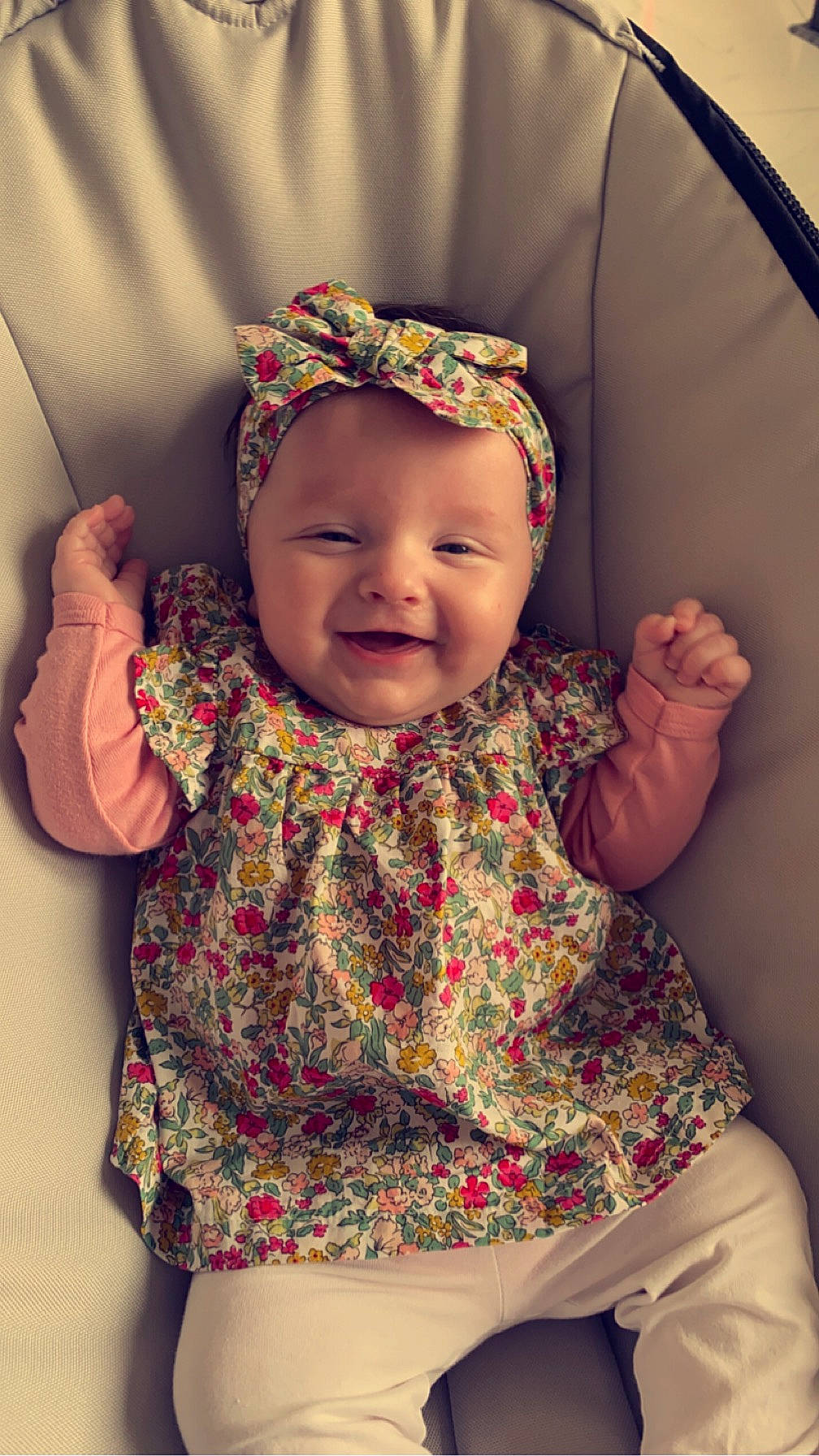 Margot participe au concours pour gagner de l'argent avec cette photo : baby, baby_toddler_clothing, cheek, child, face, fashion, happy, headwear, human_body, joy, lip, neck, organ, people, person, pink, product, skin, sleeve, smile