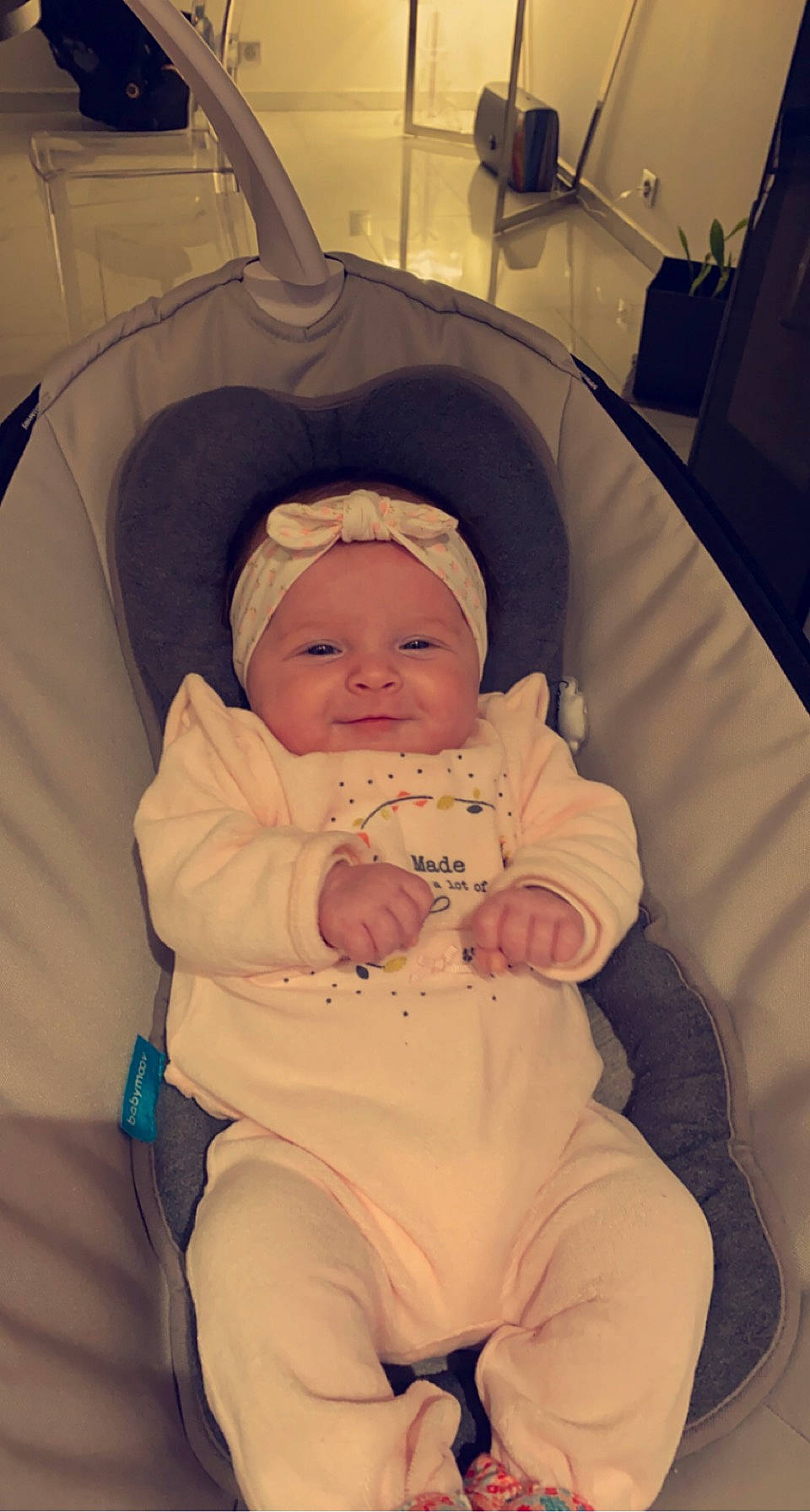 Margot participe au concours pour gagner de l'argent avec cette photo : baby, baby_products, baby_safety, baby_toddler_clothing, chair, cheek, child, comfort, event, eye, fun, headwear, knee, lap, mouth, person, product, sitting, skin, smile