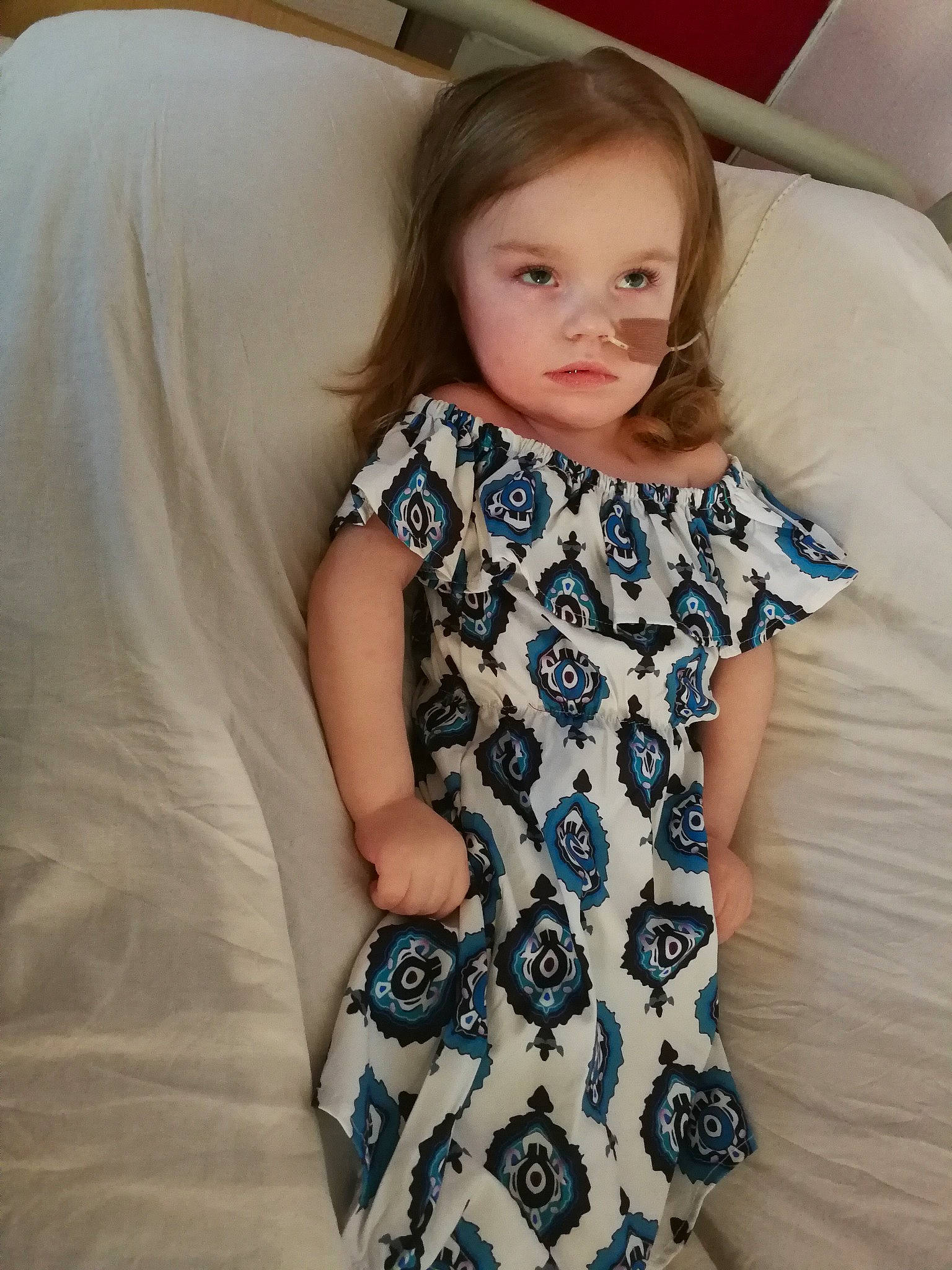 Célia participe au concours pour gagner de l'argent avec cette photo : baby, baby_toddler_clothing, child, clothing, dress, pattern, person, sleeve, toddler