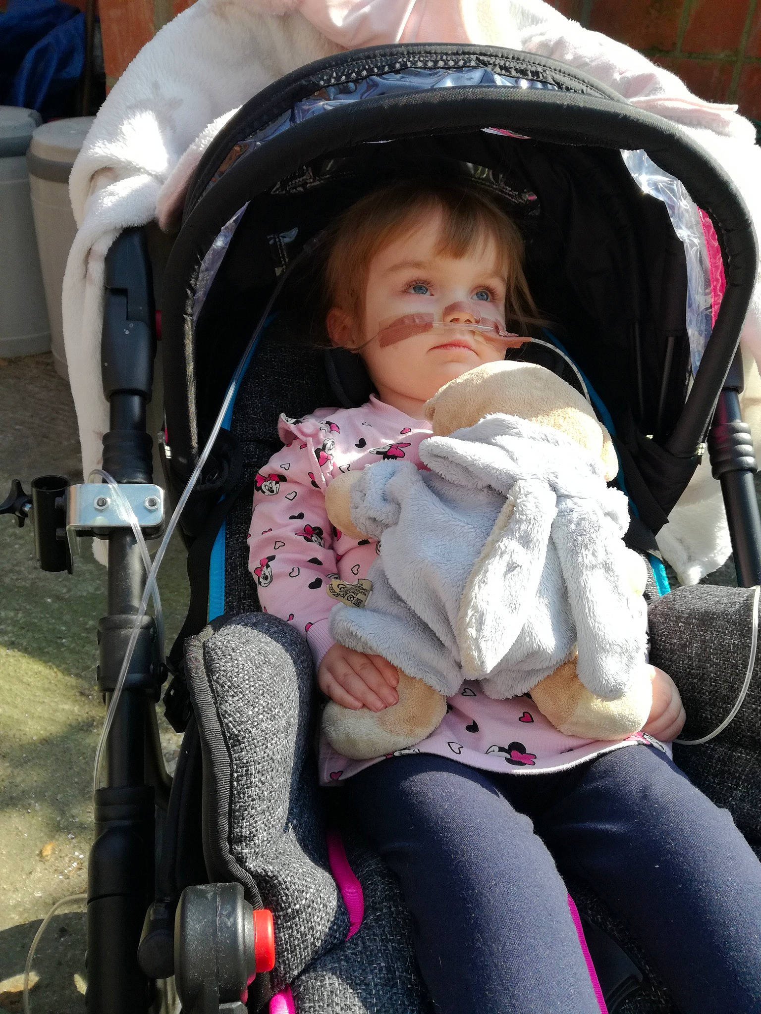 Célia participe au concours pour gagner de l'argent avec cette photo : baby, baby_carriage, baby_in_car_seat, baby_products, car_seat, child, person, product, toddler