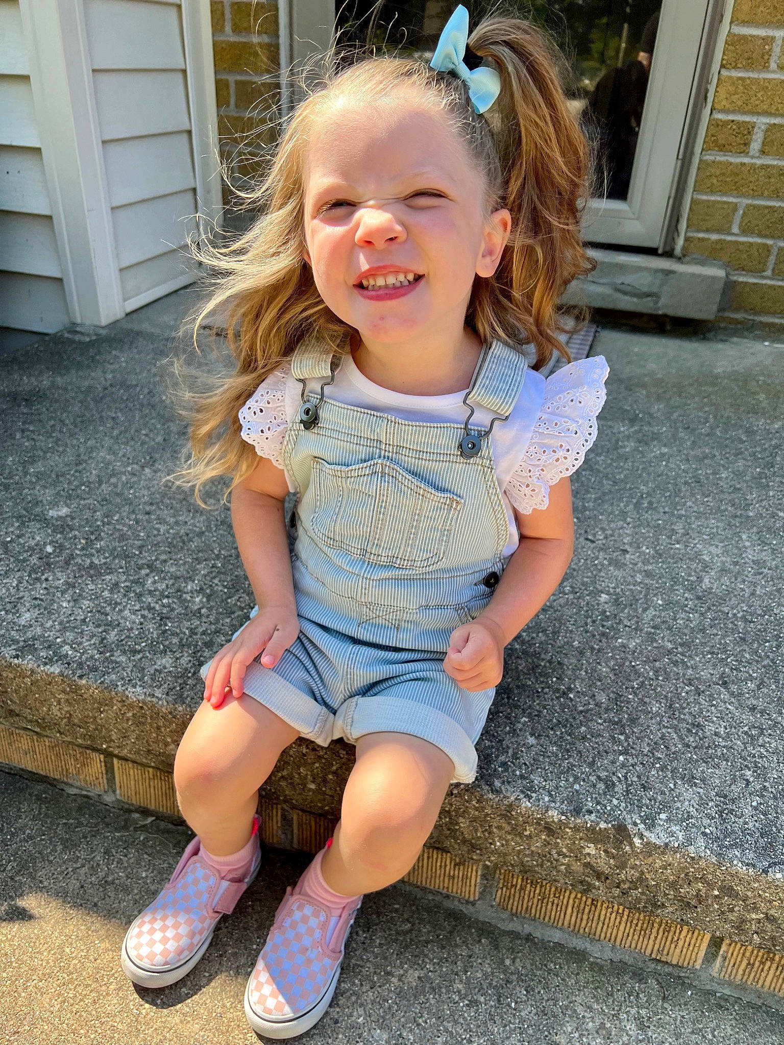 Milena is registered to the contest to win money with this photo: baby_toddler_clothing, eye, face, facial_expression, footwear, grass, hairstyle, happy, head, human_body, iris, joy, leg, organ, person, pink, plant, skin, sleeve, smile