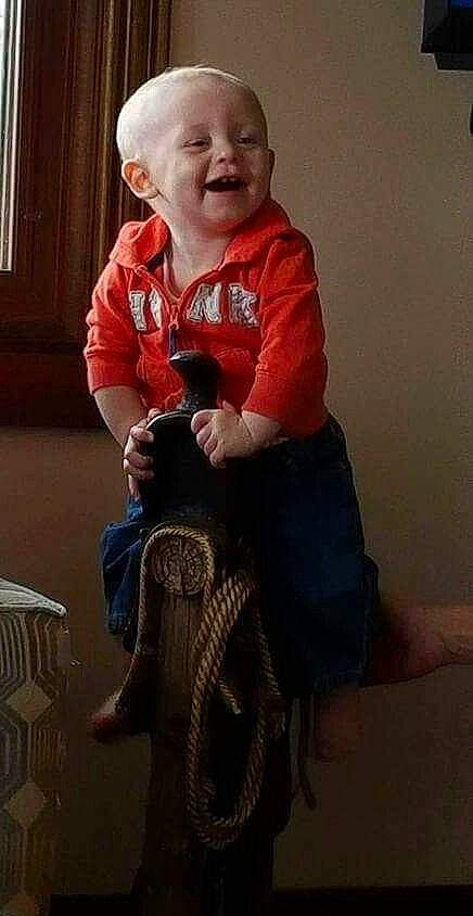 Kota is registered to the contest to win money with this photo: child, human_positions, image, people, person, sitting, toddler