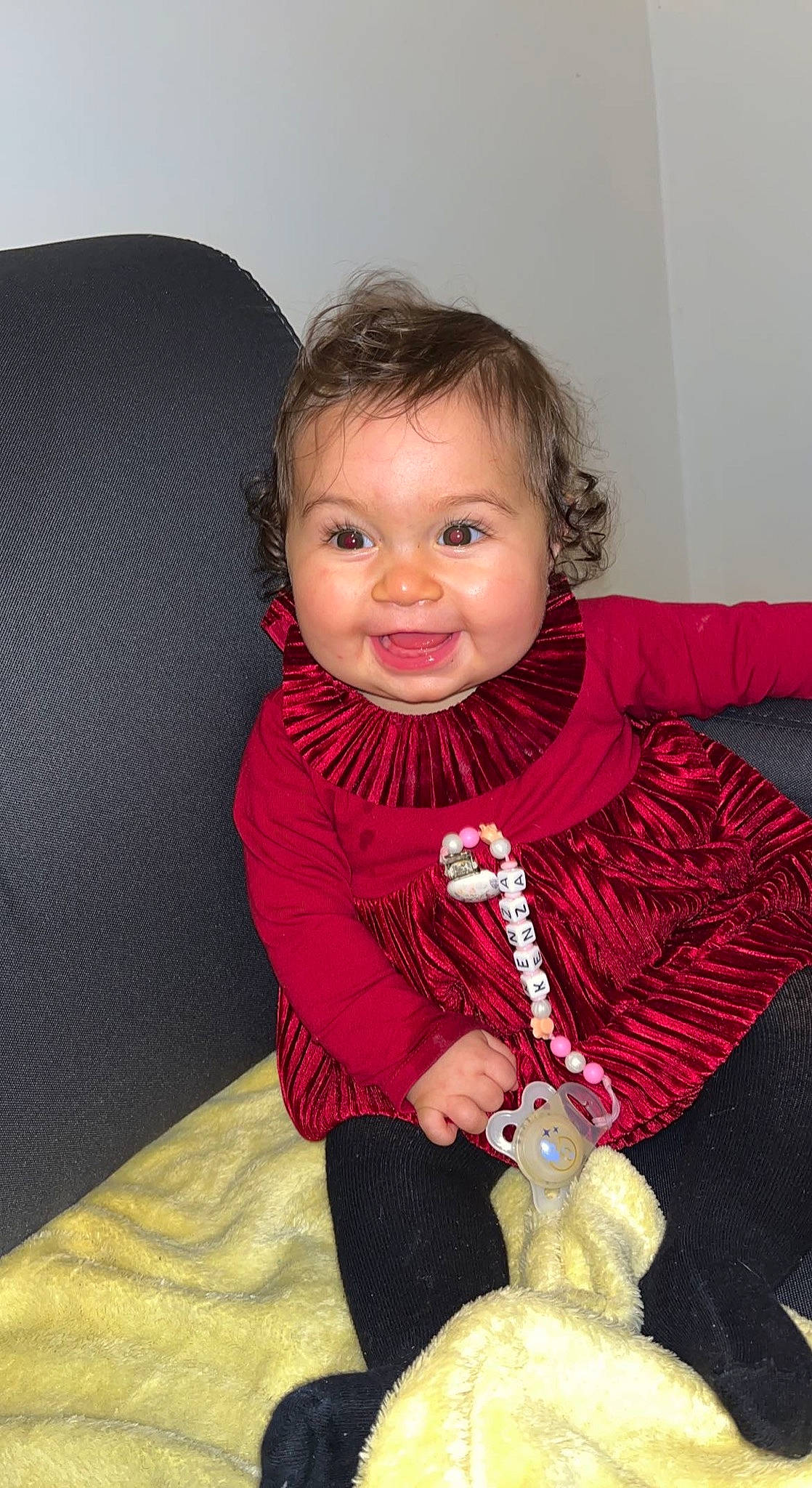 Kenza a rejoint le concours — aidez-le/la à gagner de superbes lots ! baby, baby_toddler_clothing, cheek, child, comfort, couch, fun, fur, happy, iris, joy, lap, linens, person, room, sitting, skin, sleeve, smile, textile