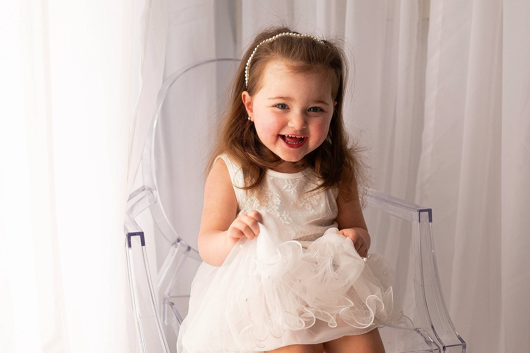 Camille participe au concours pour gagner de l'argent avec cette photo : arm, baby_toddler_clothing, day_dress, dress, embellishment, face, fashion_design, flash_photography, gesture, hair, happy, iris, joy, neck, one_piece_garment, person, skin, sleeve, smile, standing