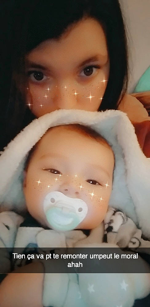 Gabriel participe au concours pour gagner de l'argent avec cette photo : baby, brown, brown_hair, cheek, child, doll, drinkware, ear, eyelash, gesture, happy, lip, mouth, no_expression, nose, organ, people, person, skin, textile