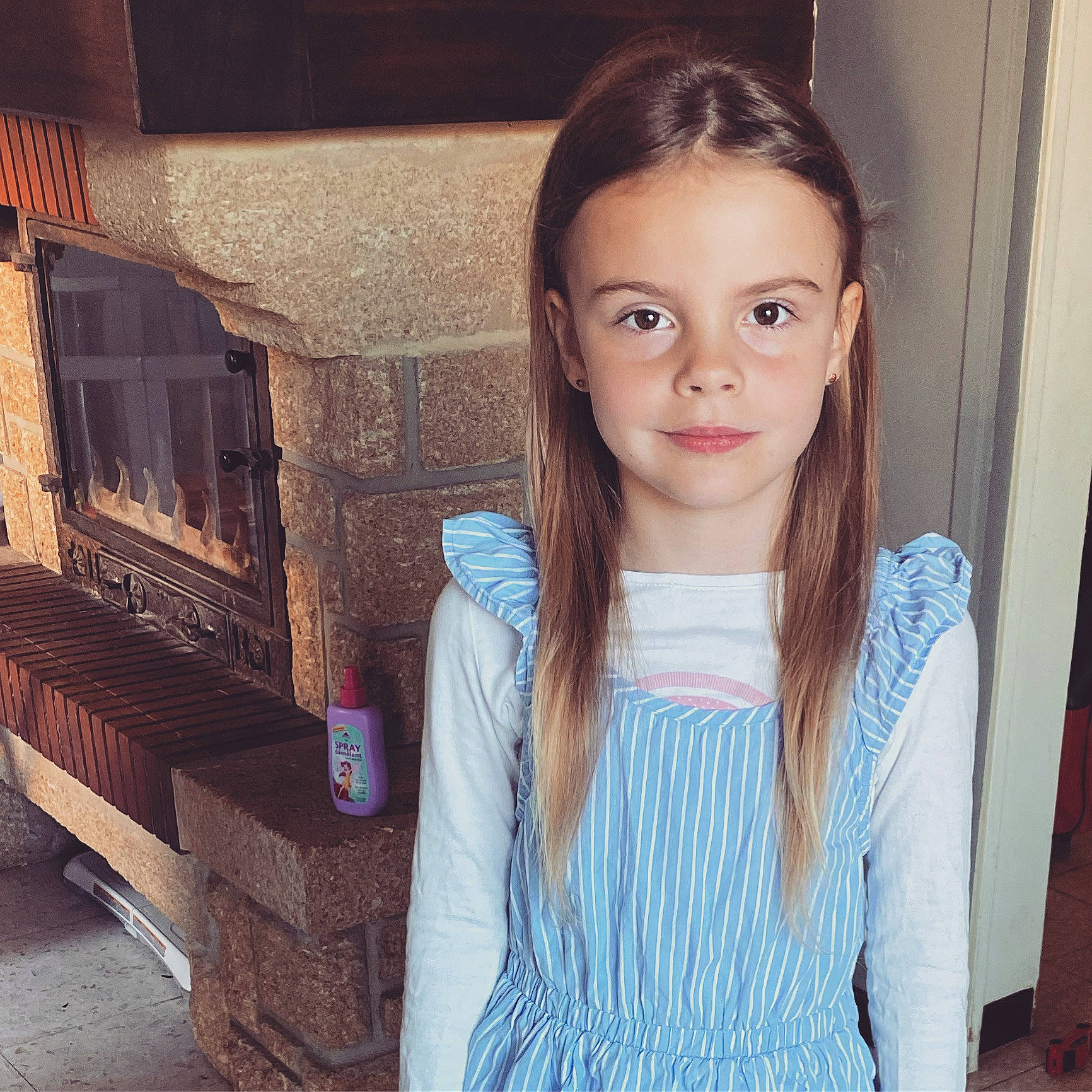 Jade participe au concours pour gagner de l'argent avec cette photo : chin, dress, eye, eyelash, facial_expression, hair, hairstyle, happy, head, human, iris, lip, mammal, neck, organ, person, shoulder, skin, sleeve, smile